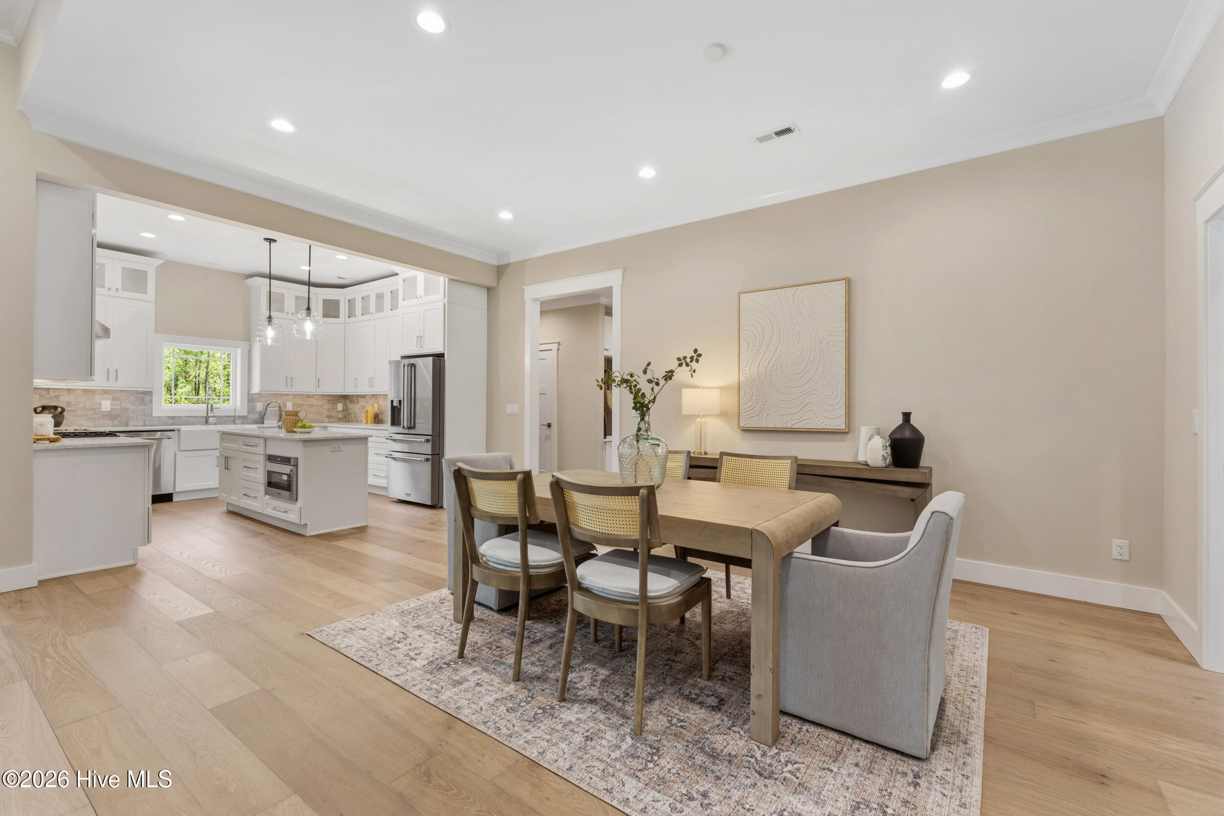 100566568 | Photo 16