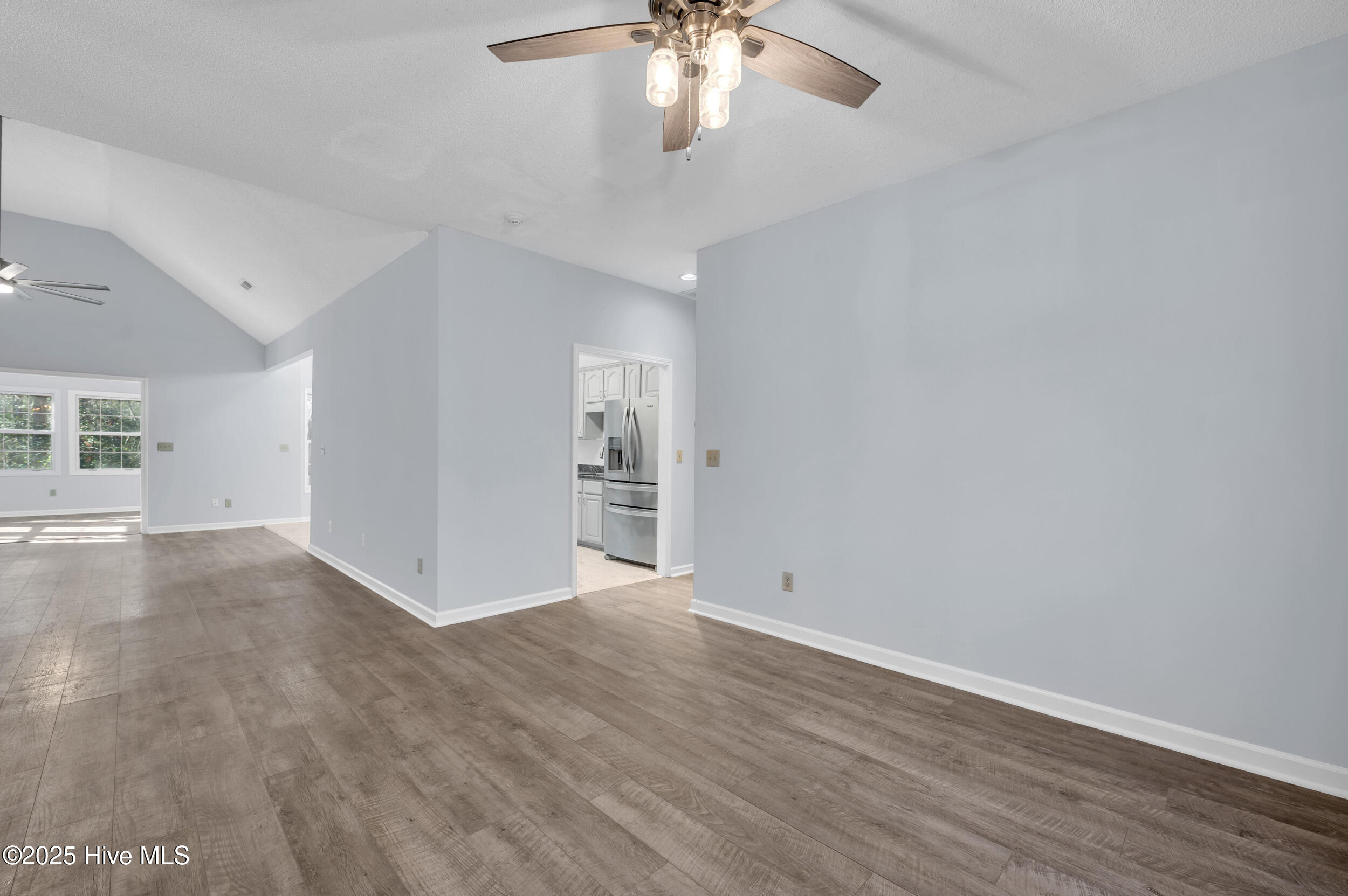 100548382 | Photo 16