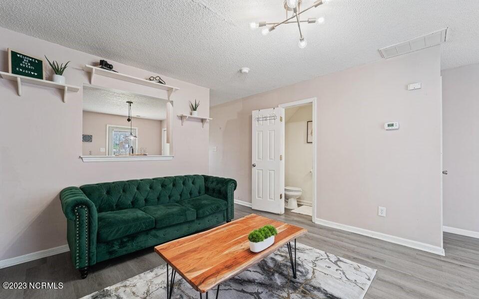 100556825 | Photo 10