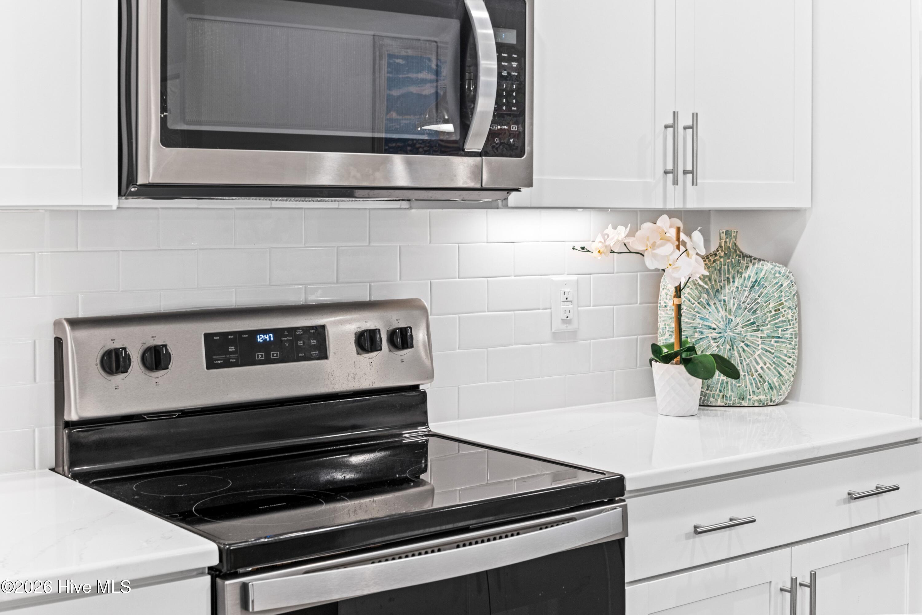 100561079 | Photo 14