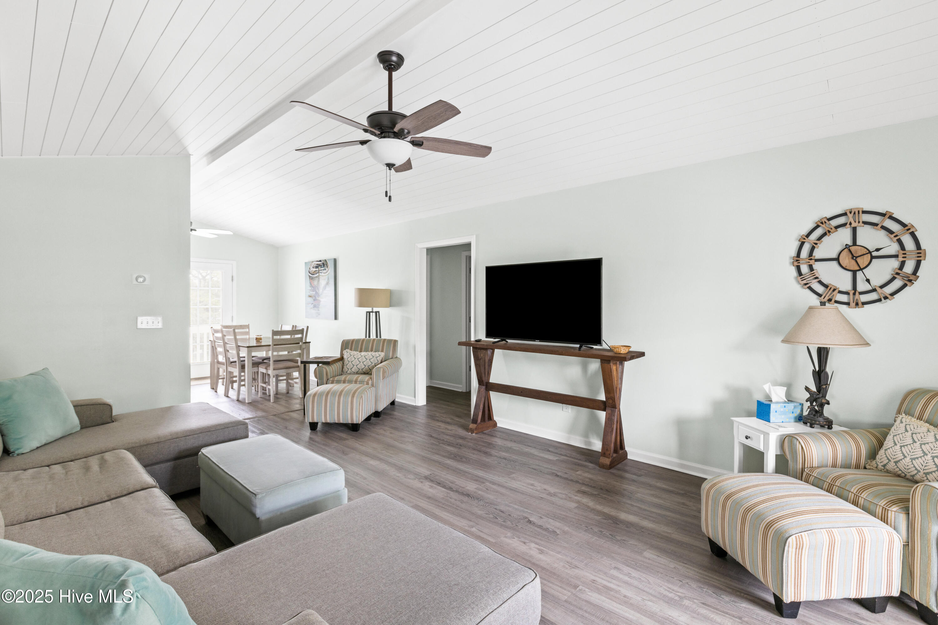 100506776 | Photo 22