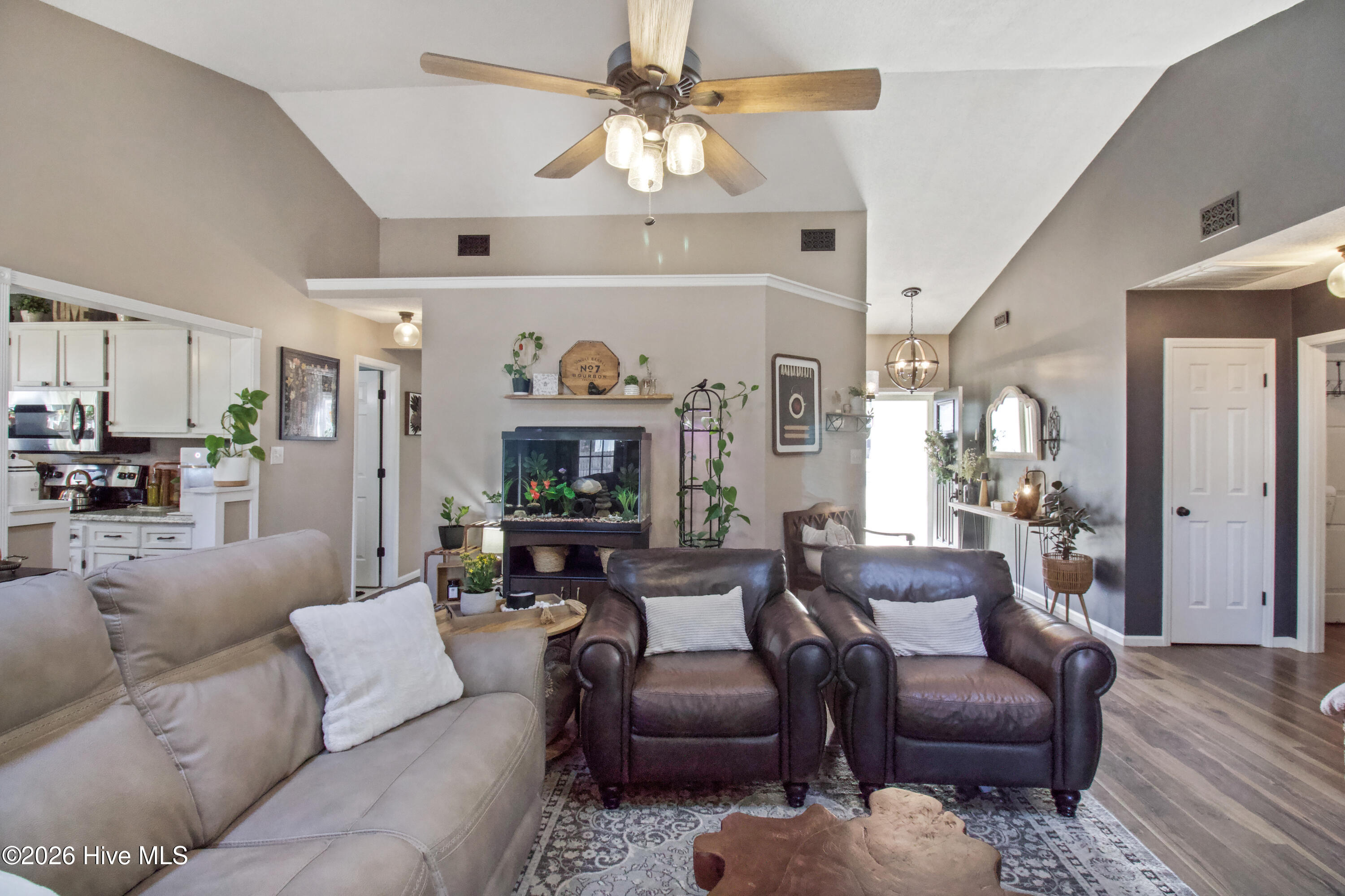 100559639 | Photo 13