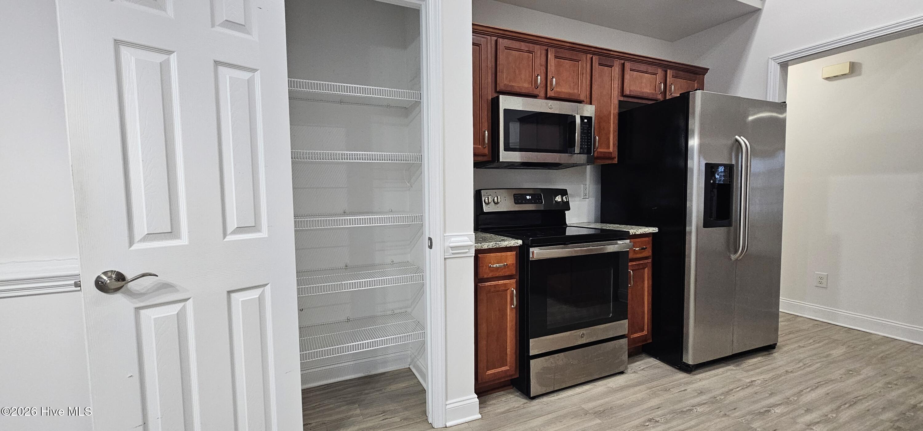 100548448 | Photo 15