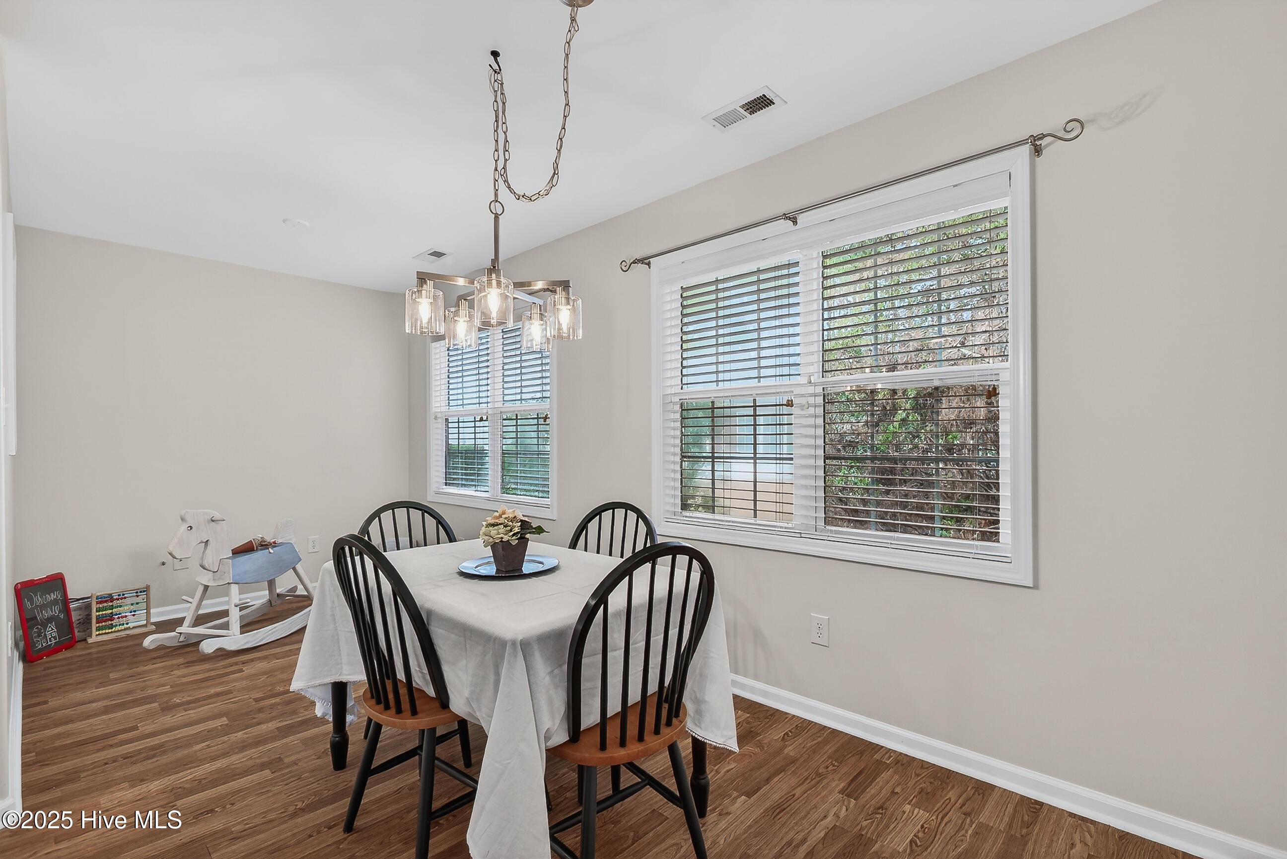 100546010 | Photo 12