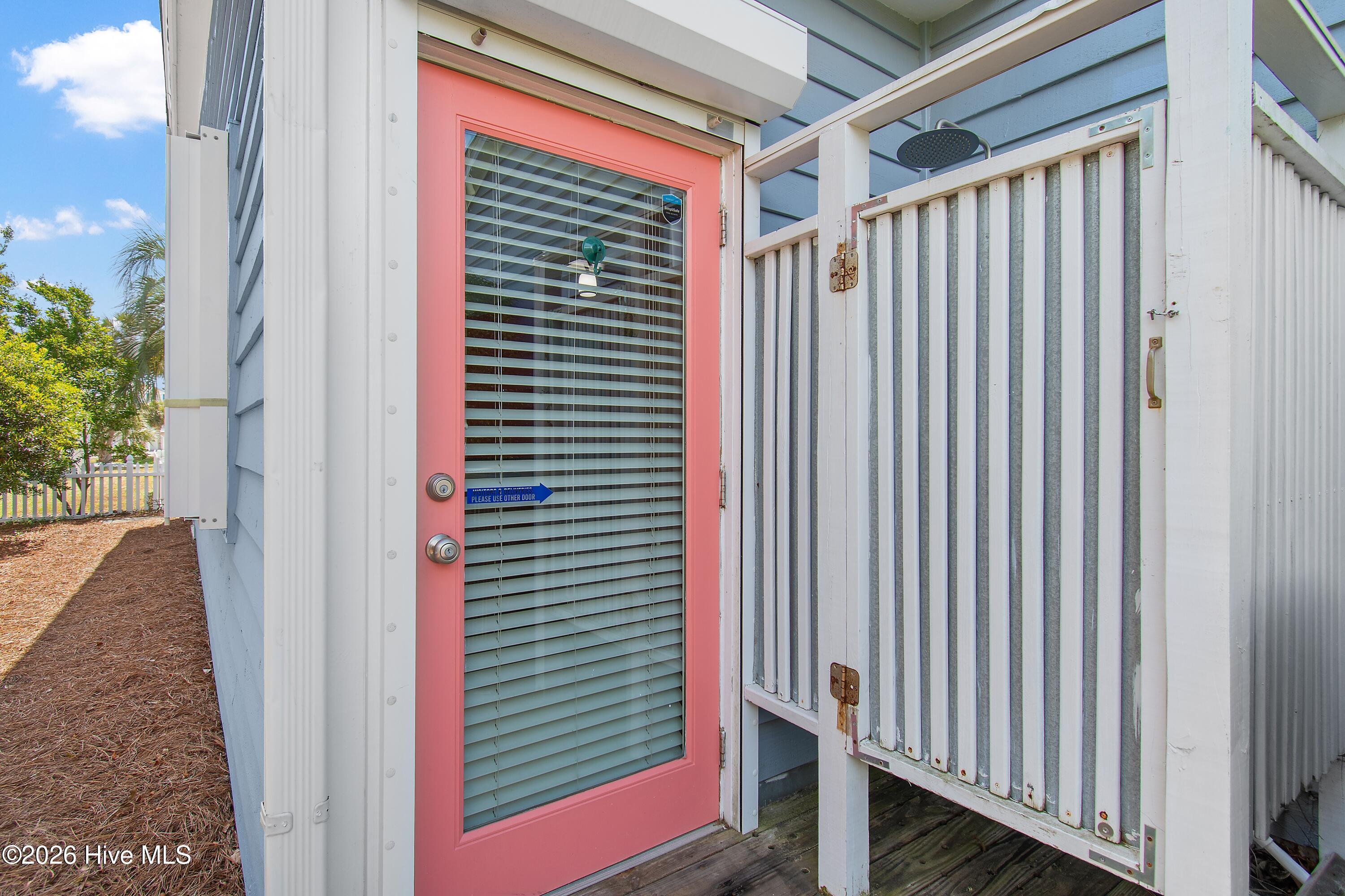 100570489 | Photo 15