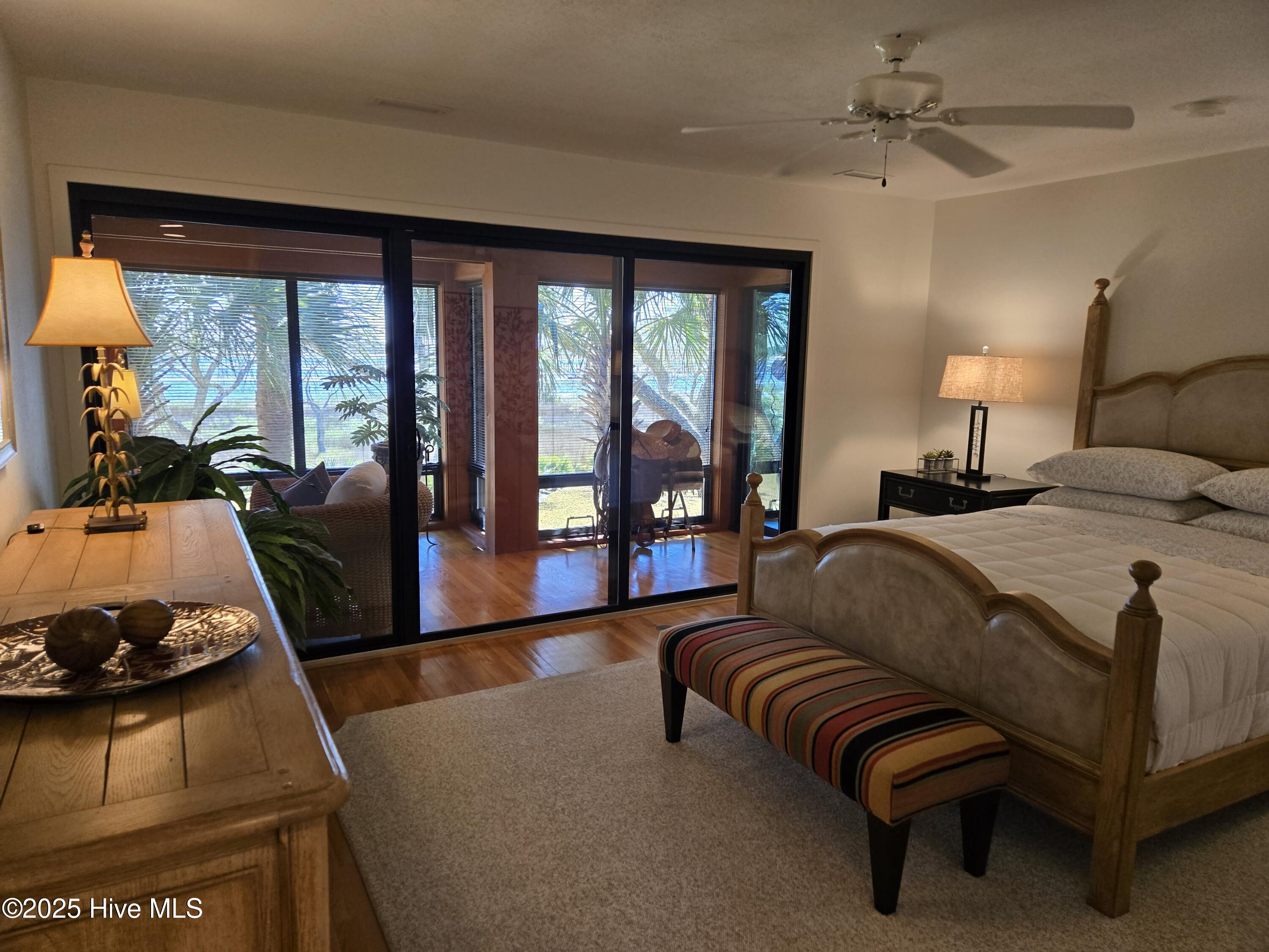 100463801 | Photo 60