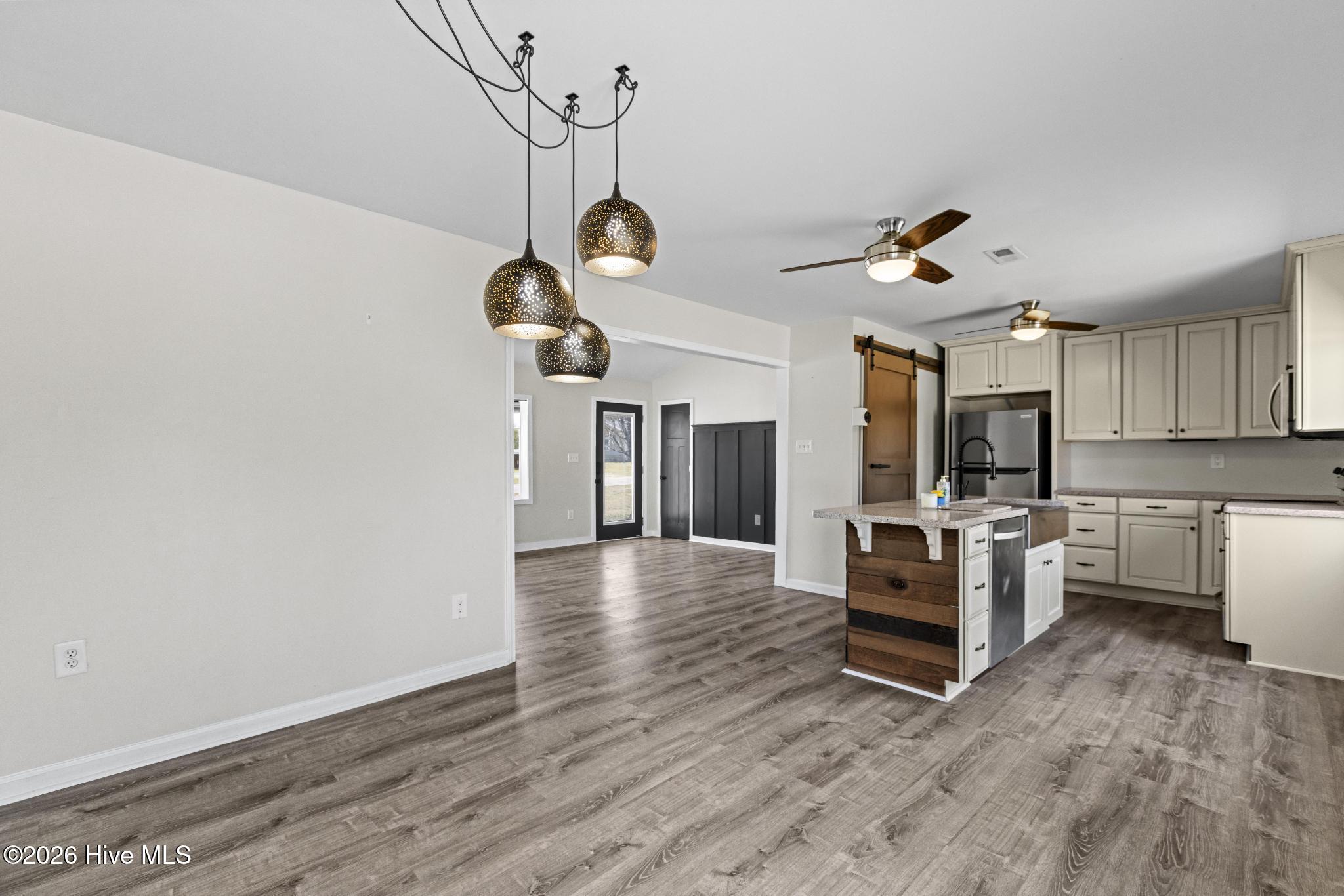 100564622 | Photo 11