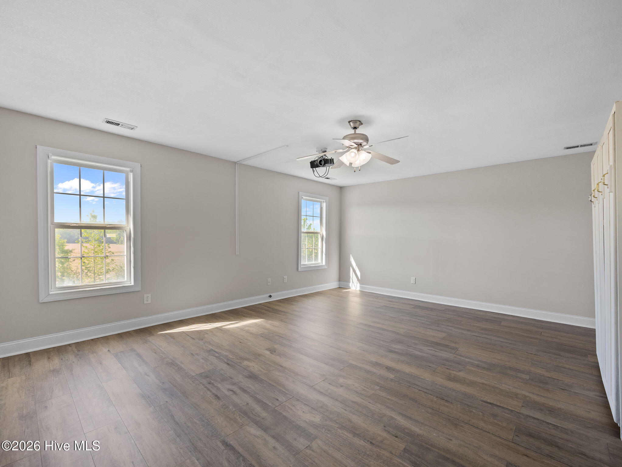 100568078 | Photo 27