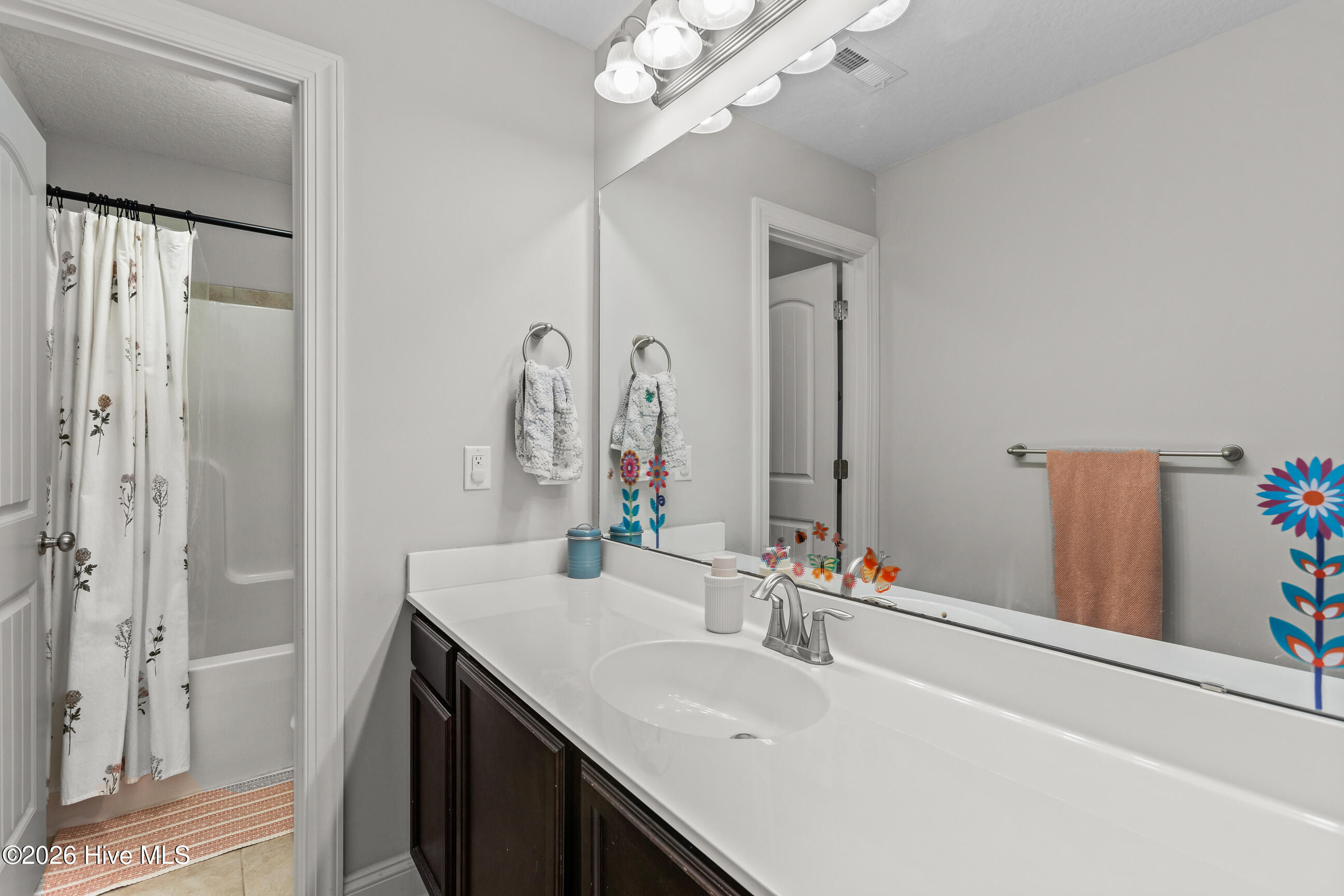 100561419 | Photo 35