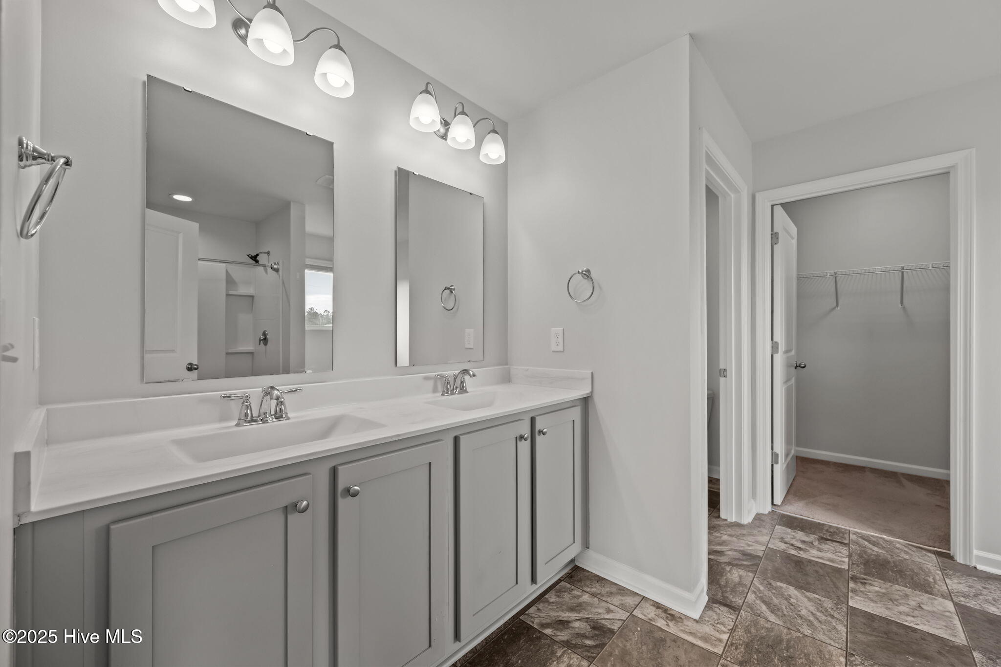 100536149 | Photo 14