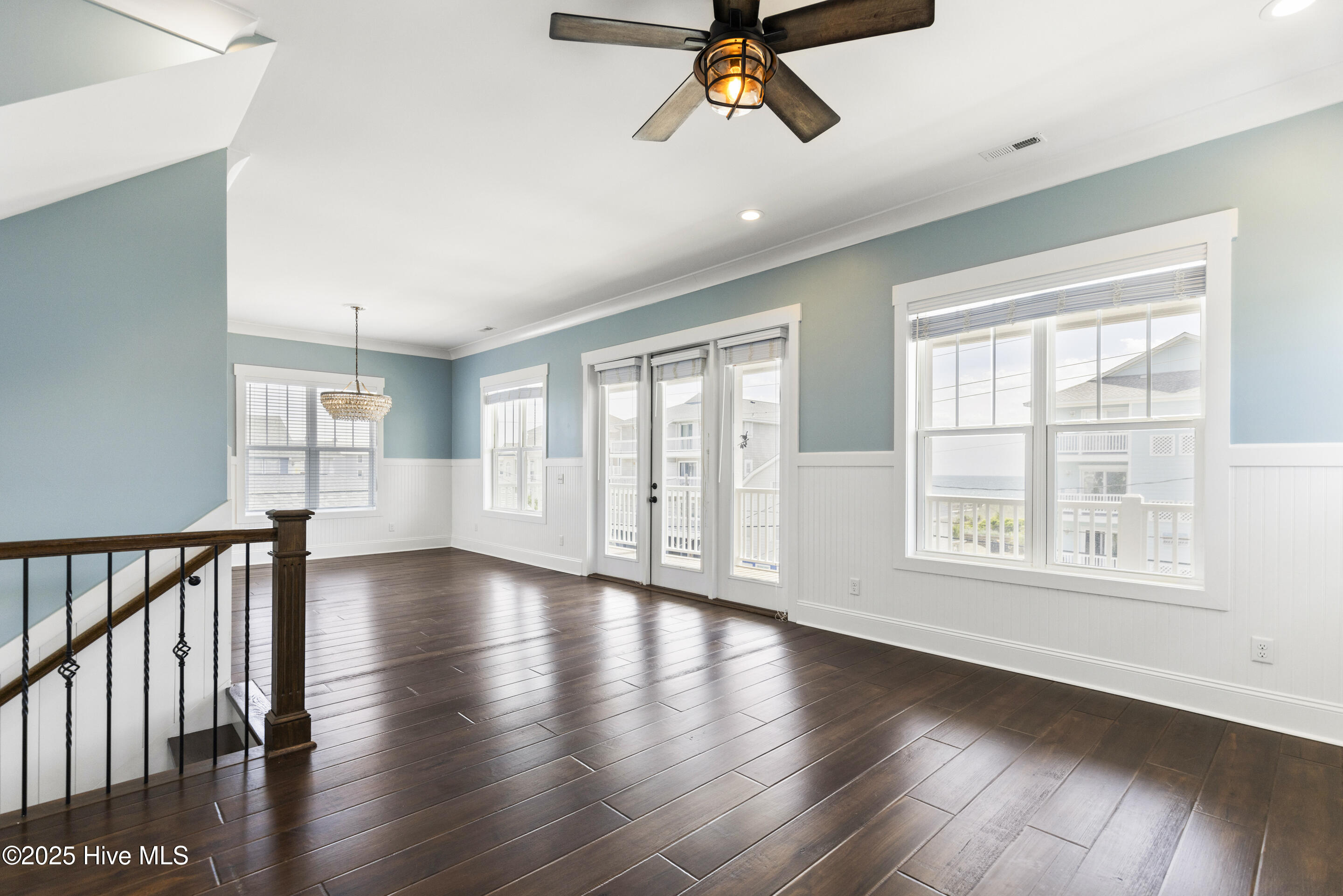 100546284 | Photo 23