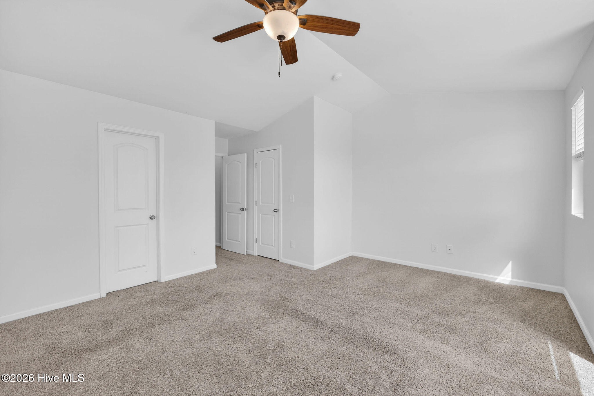 100563693 | Photo 37