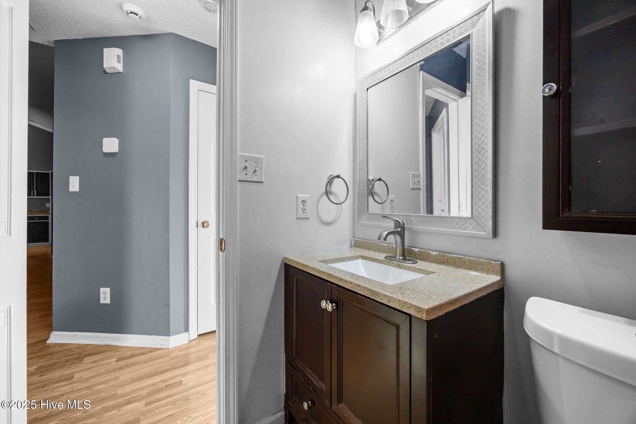 100544873 | Photo 25