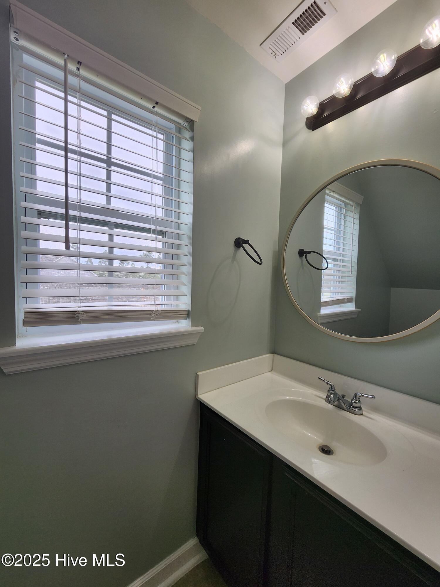 100563623 | Photo 13