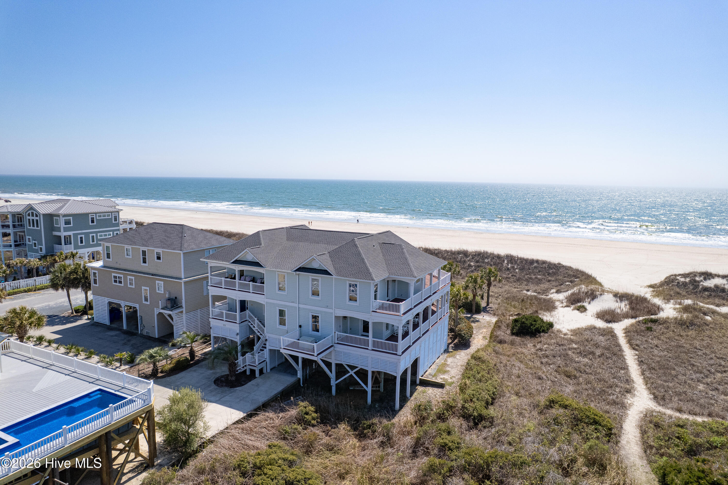 100567897 | Photo 83