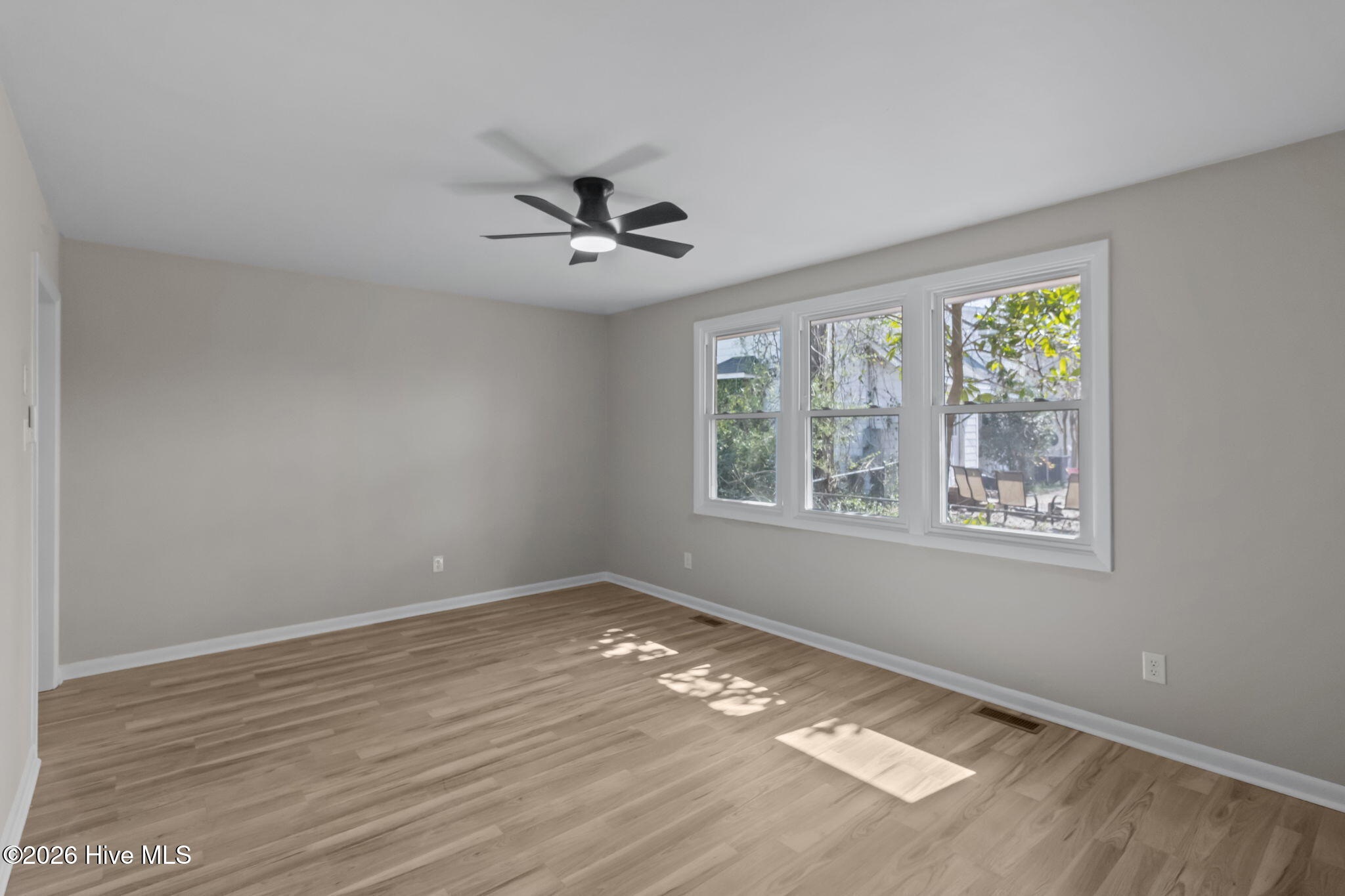 100557666 | Photo 21