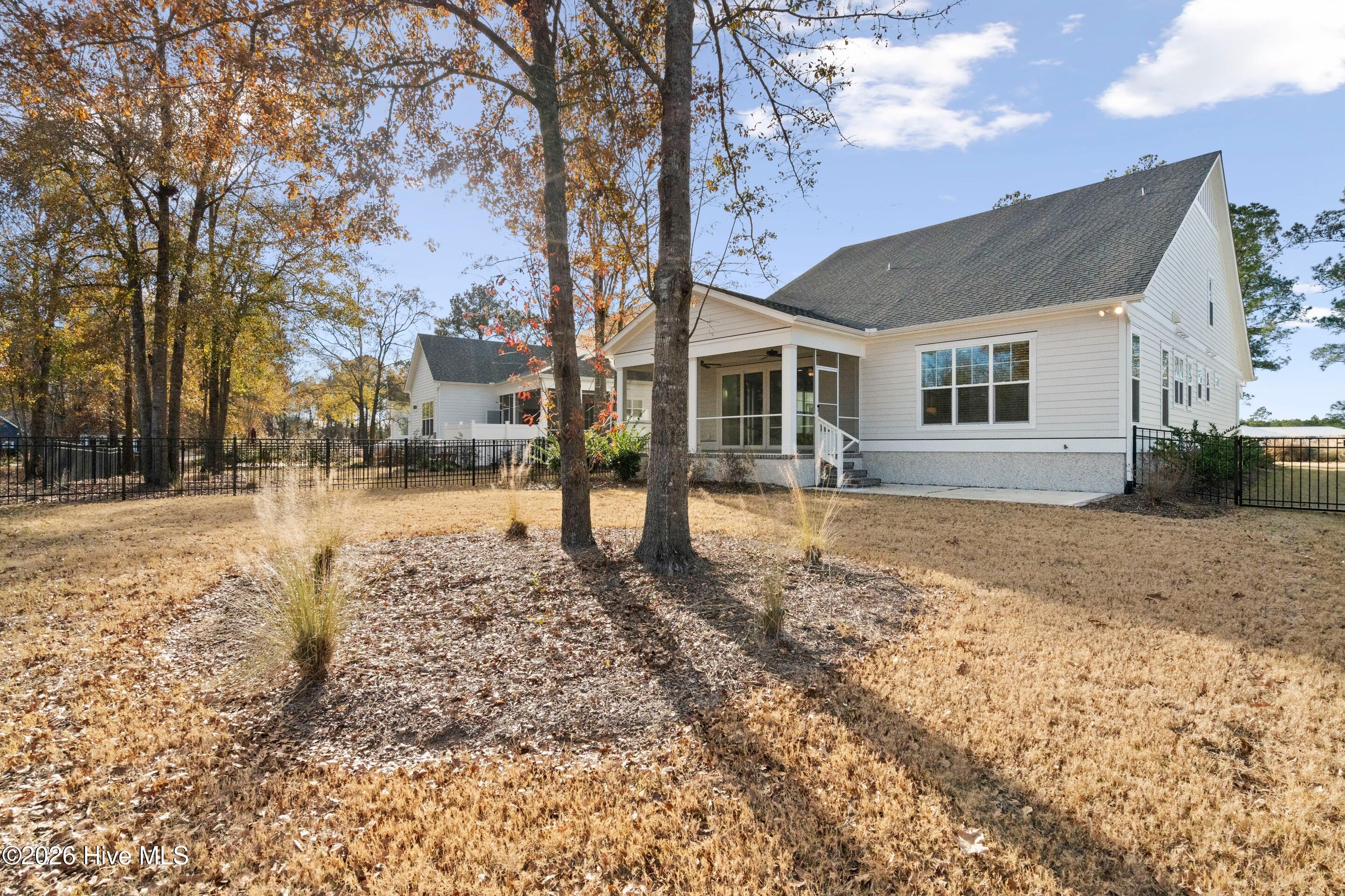 100549820 | Photo 30