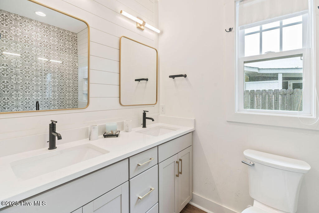 100537139 | Photo 15