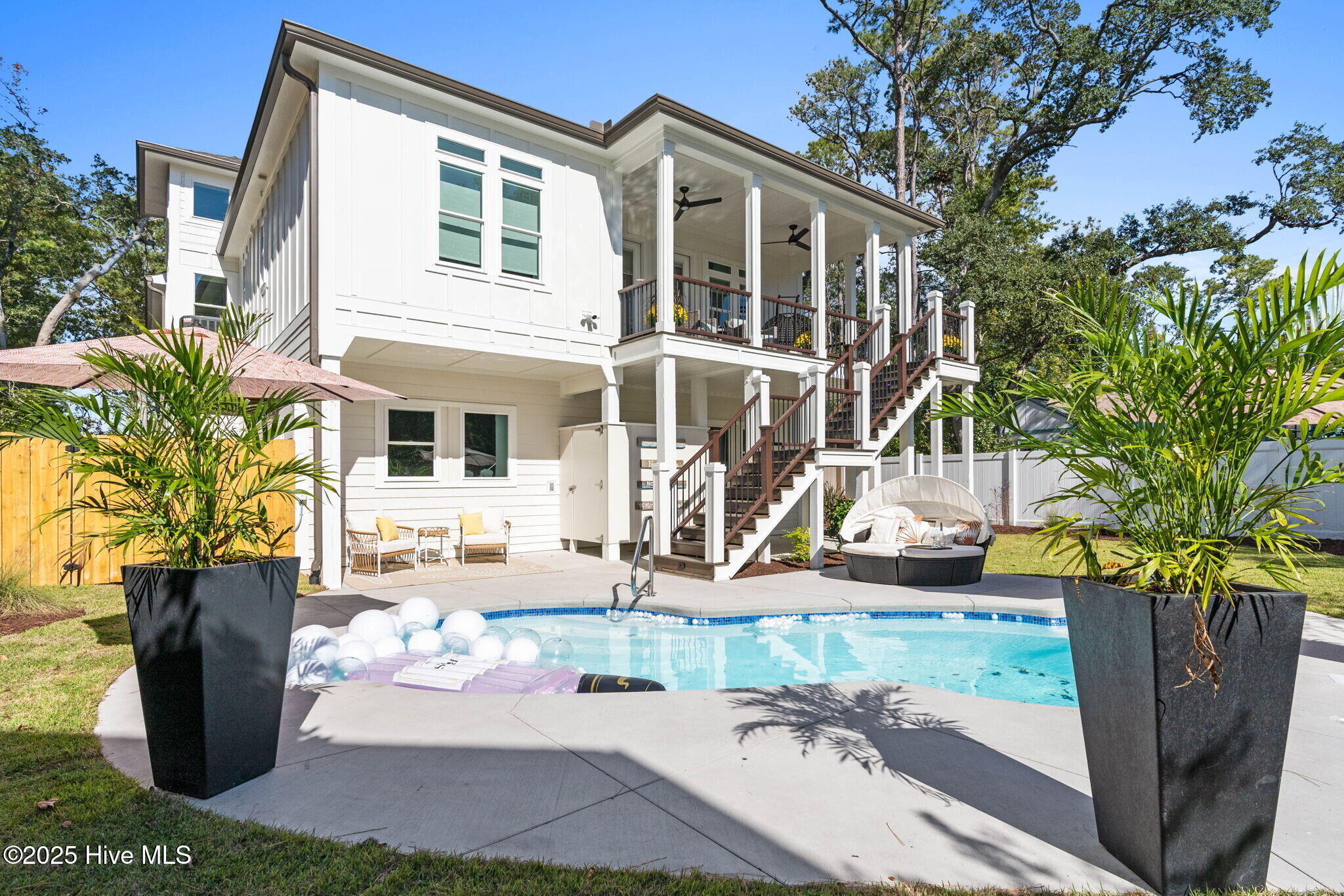 100516902 | Photo 93