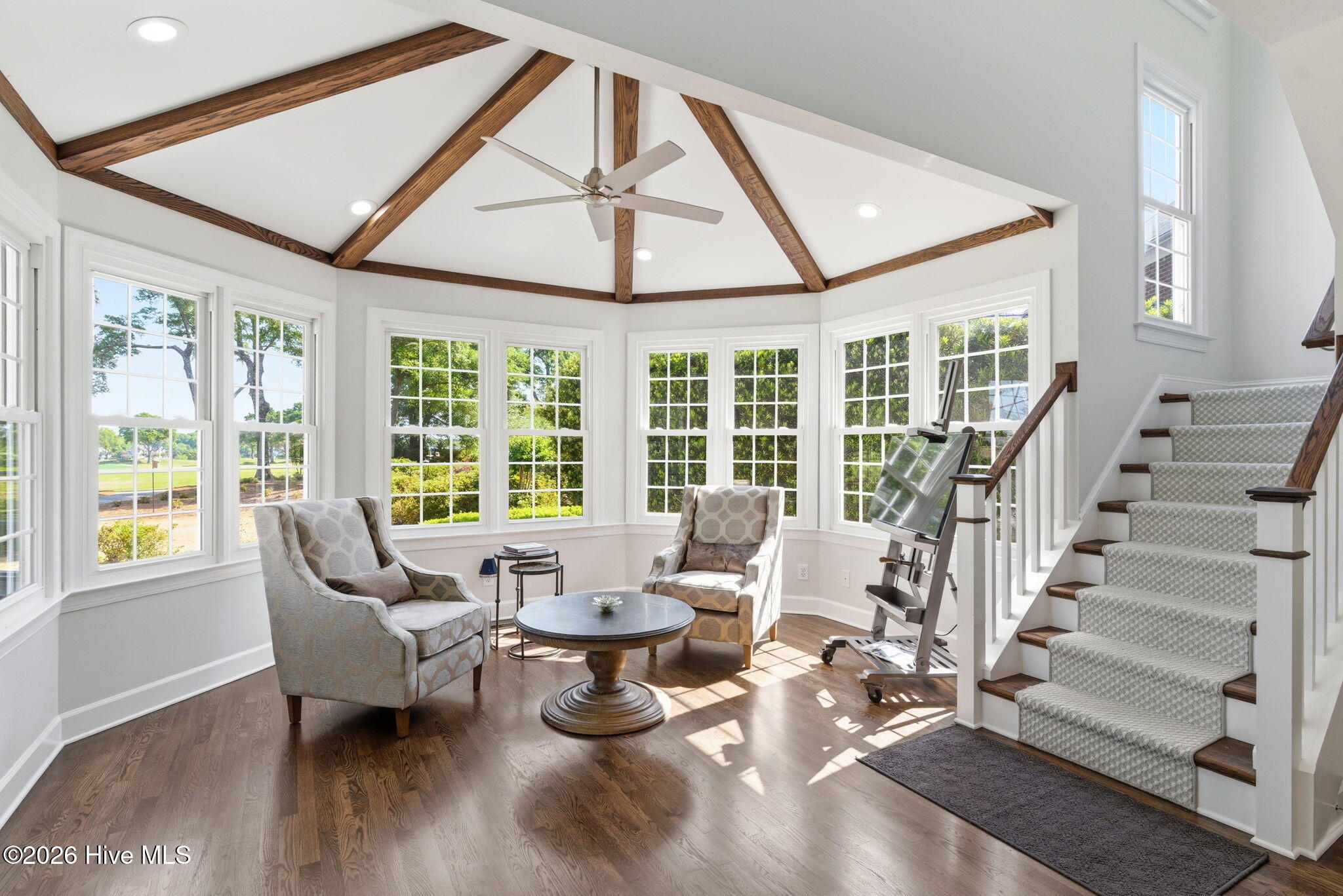100571277 | Photo 35