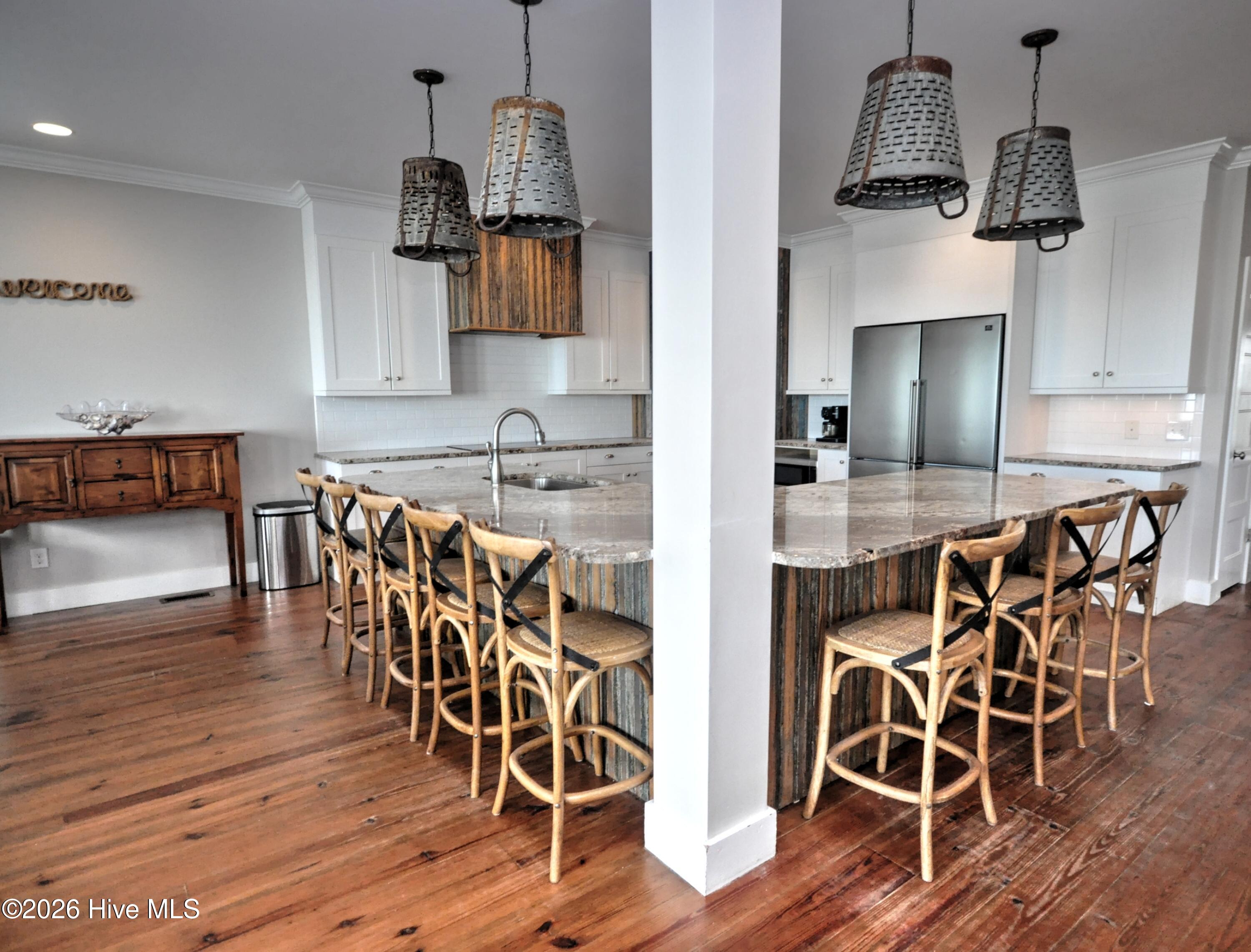 100561409 | Photo 16