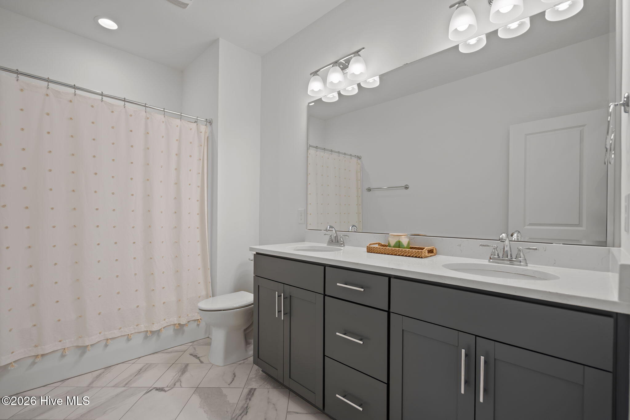 100552740 | Photo 36