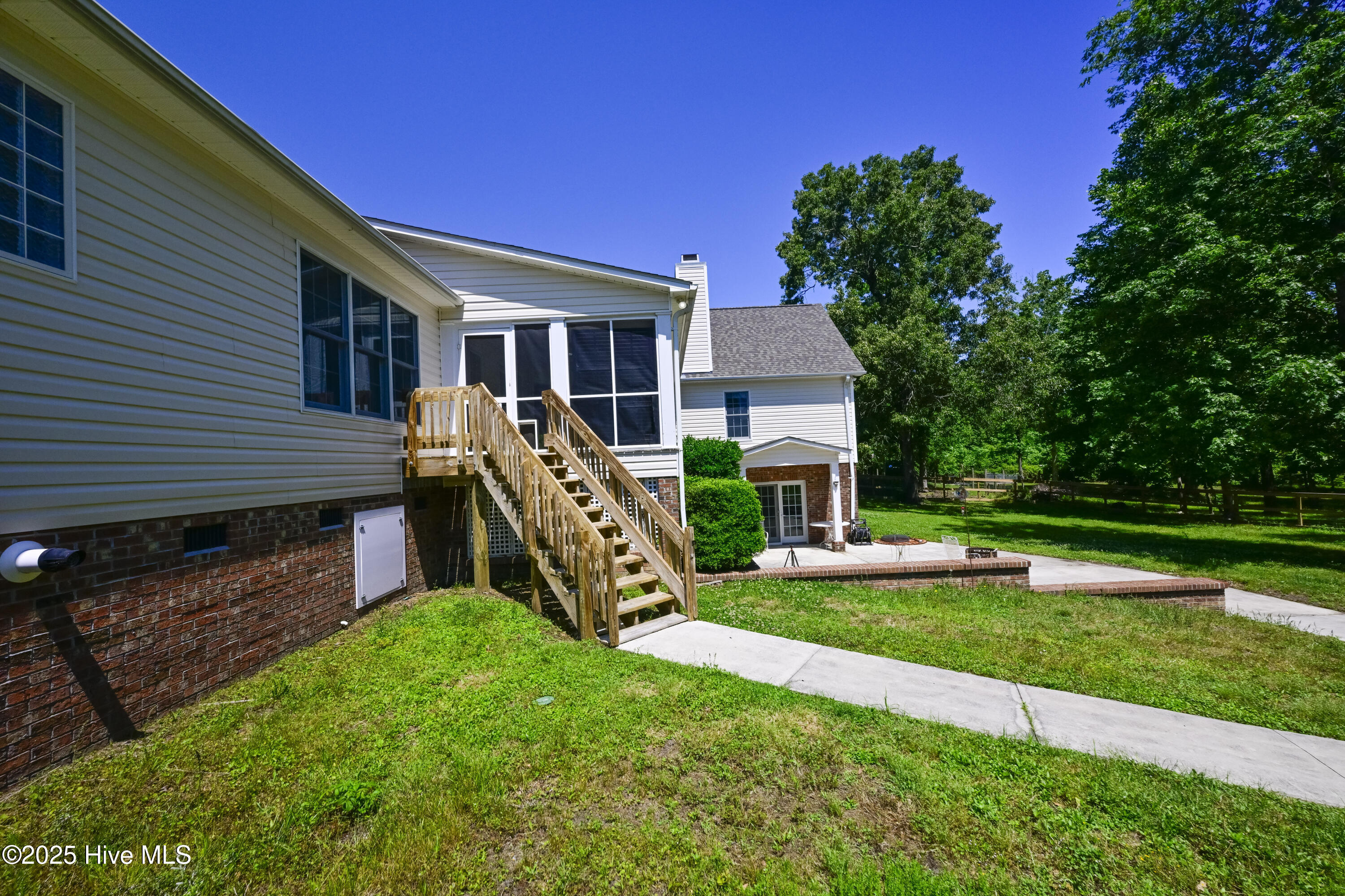 100523766 | Photo 77