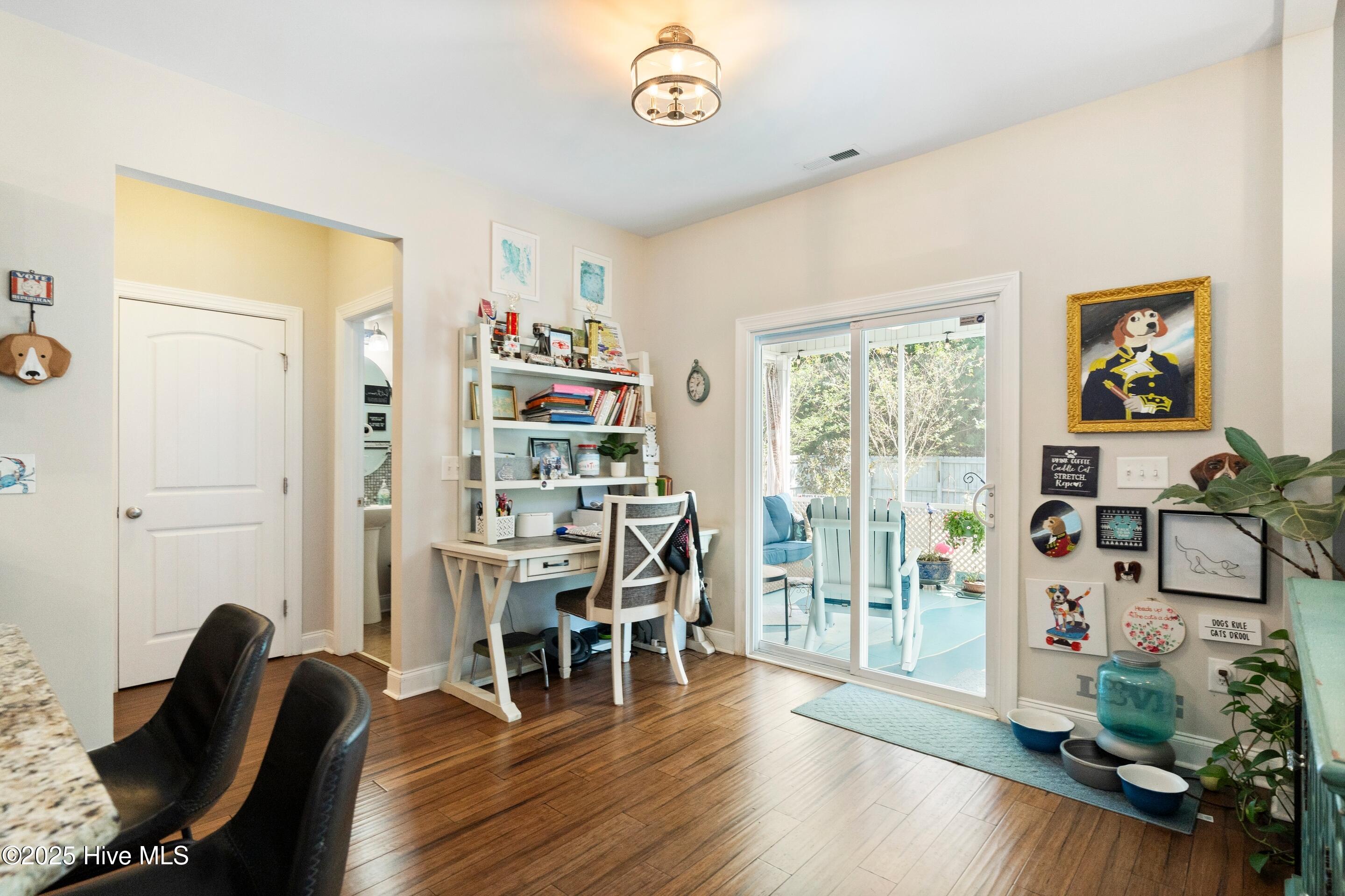 100532495 | Photo 25