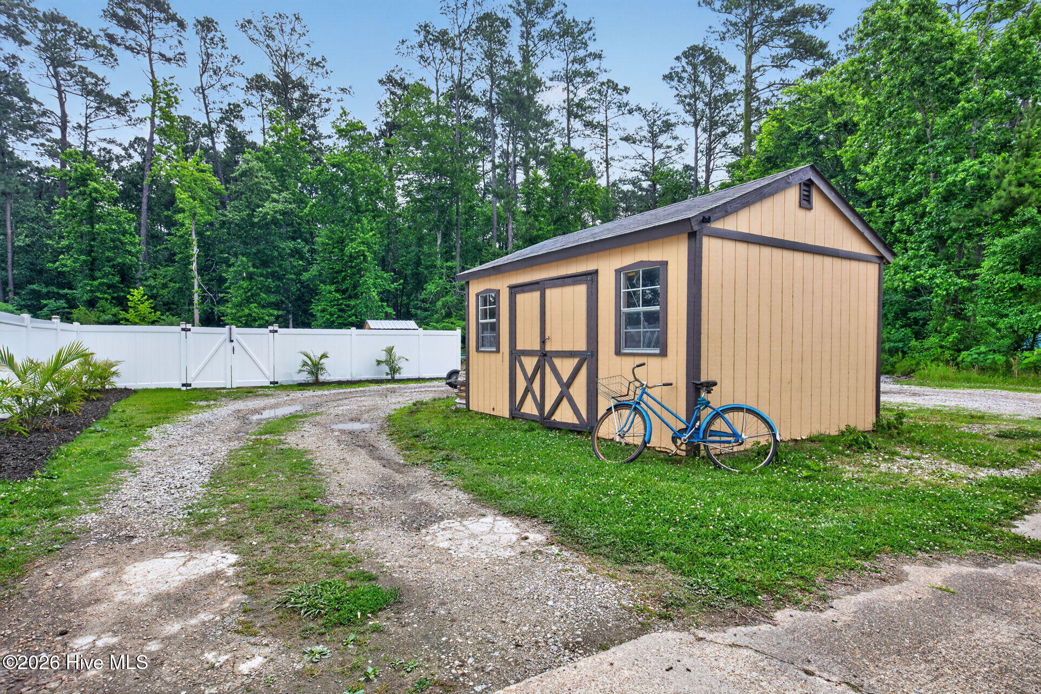 Turnaround Drive and Shed