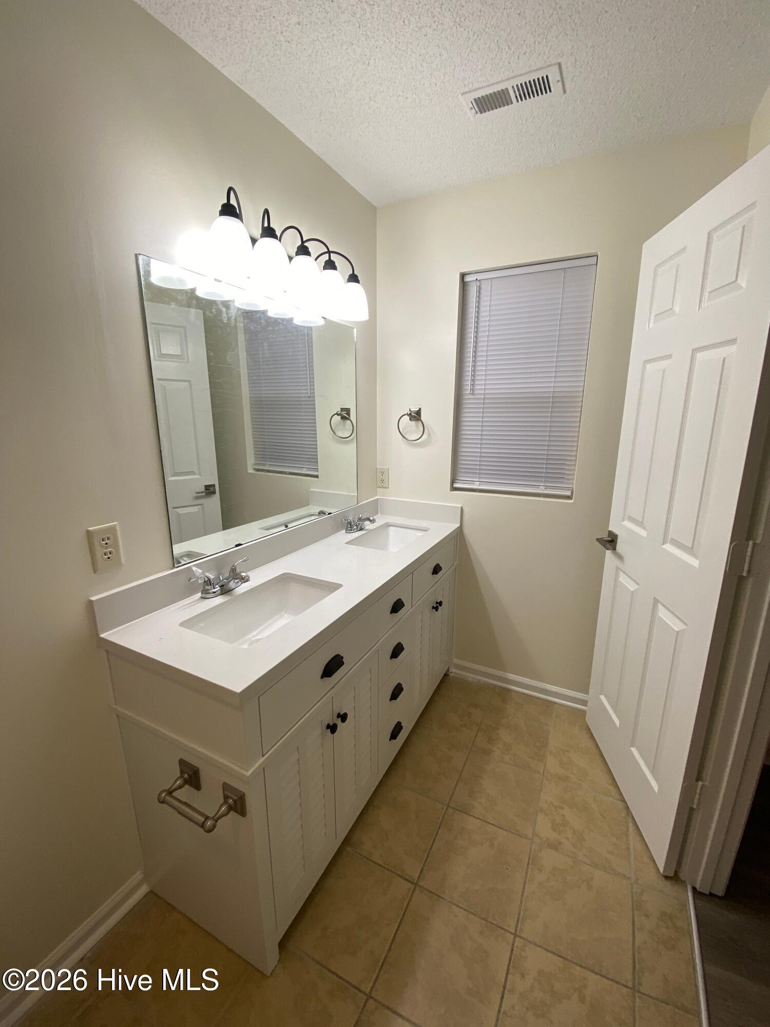 100553788 | Photo 19