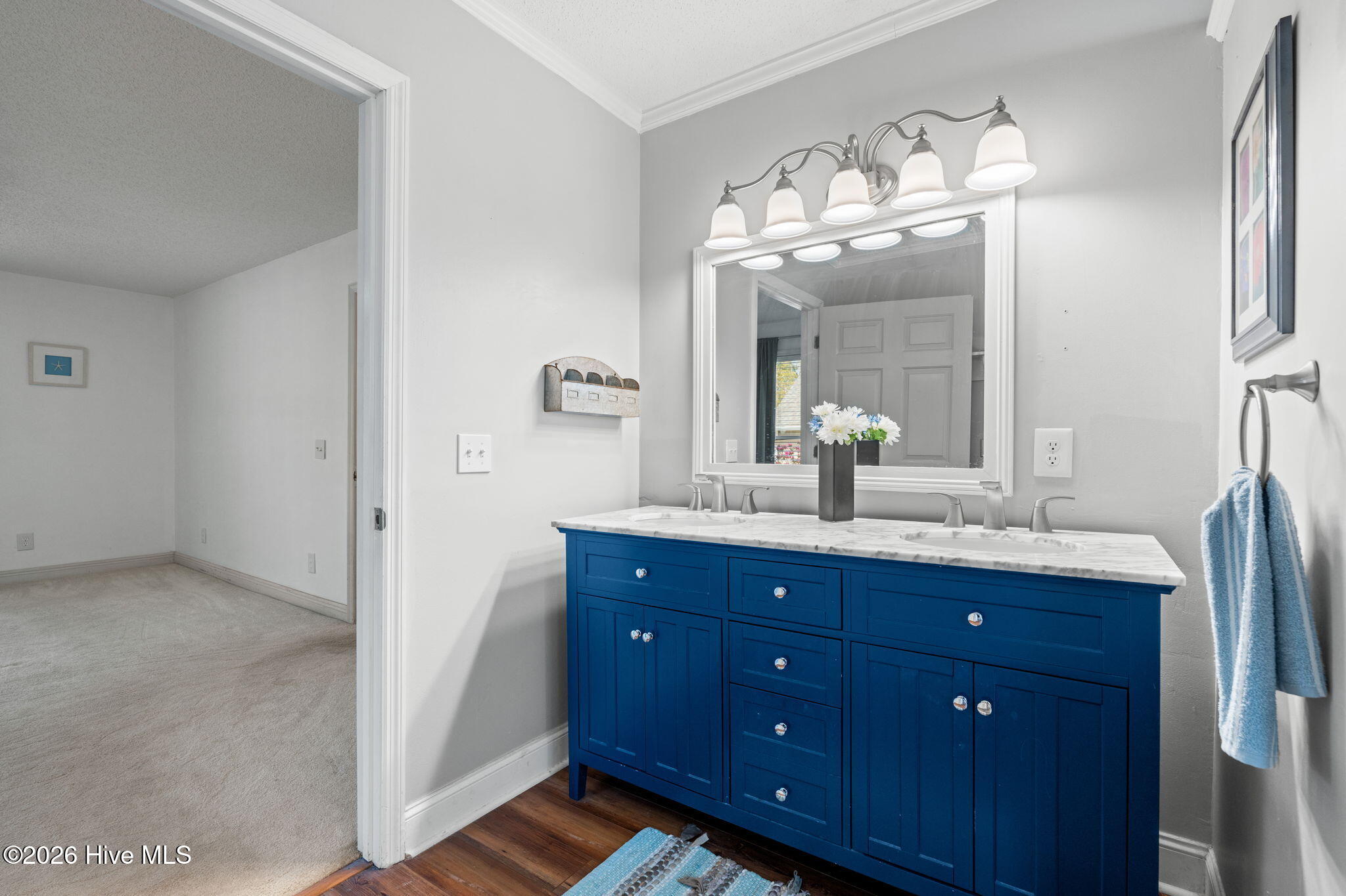 100564721 | Photo 32