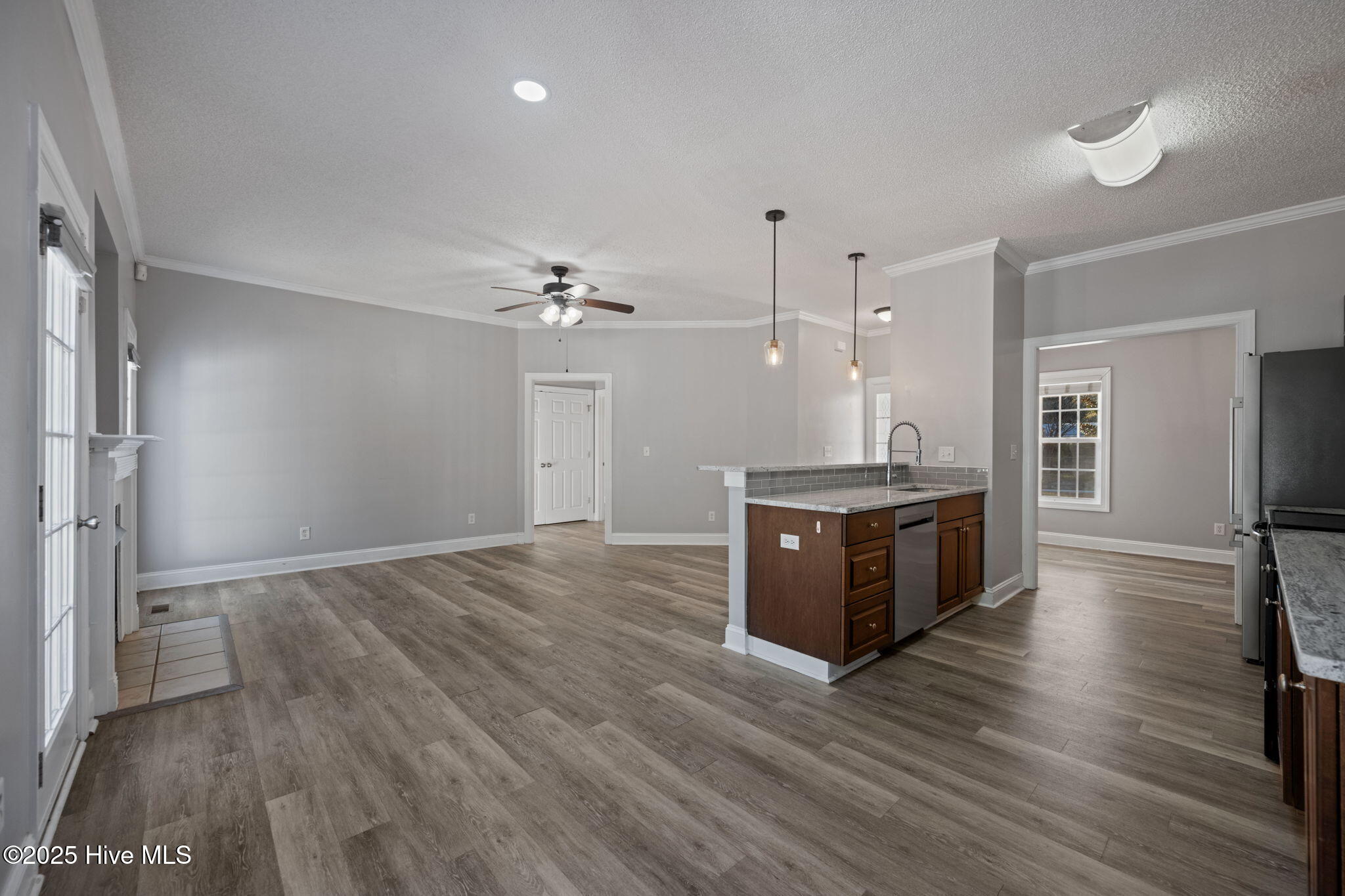 100542743 | Photo 13