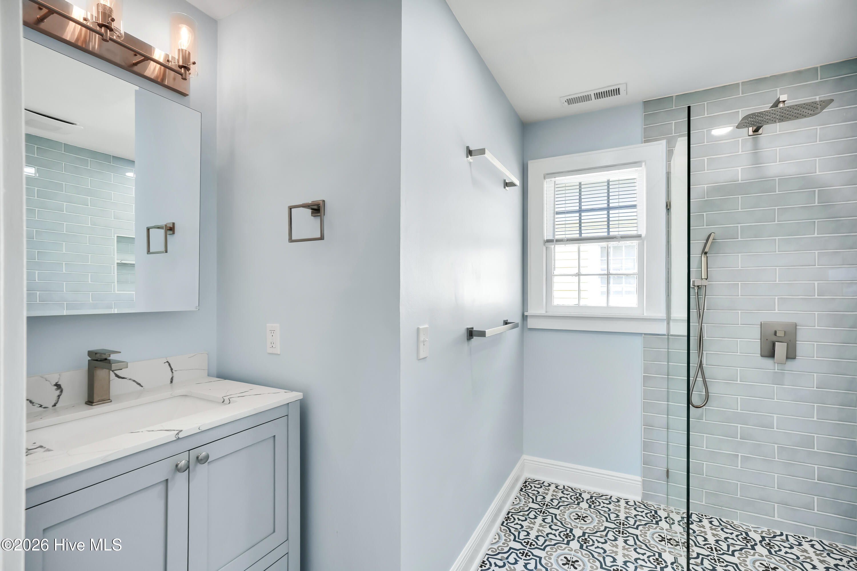 100564635 | Photo 24