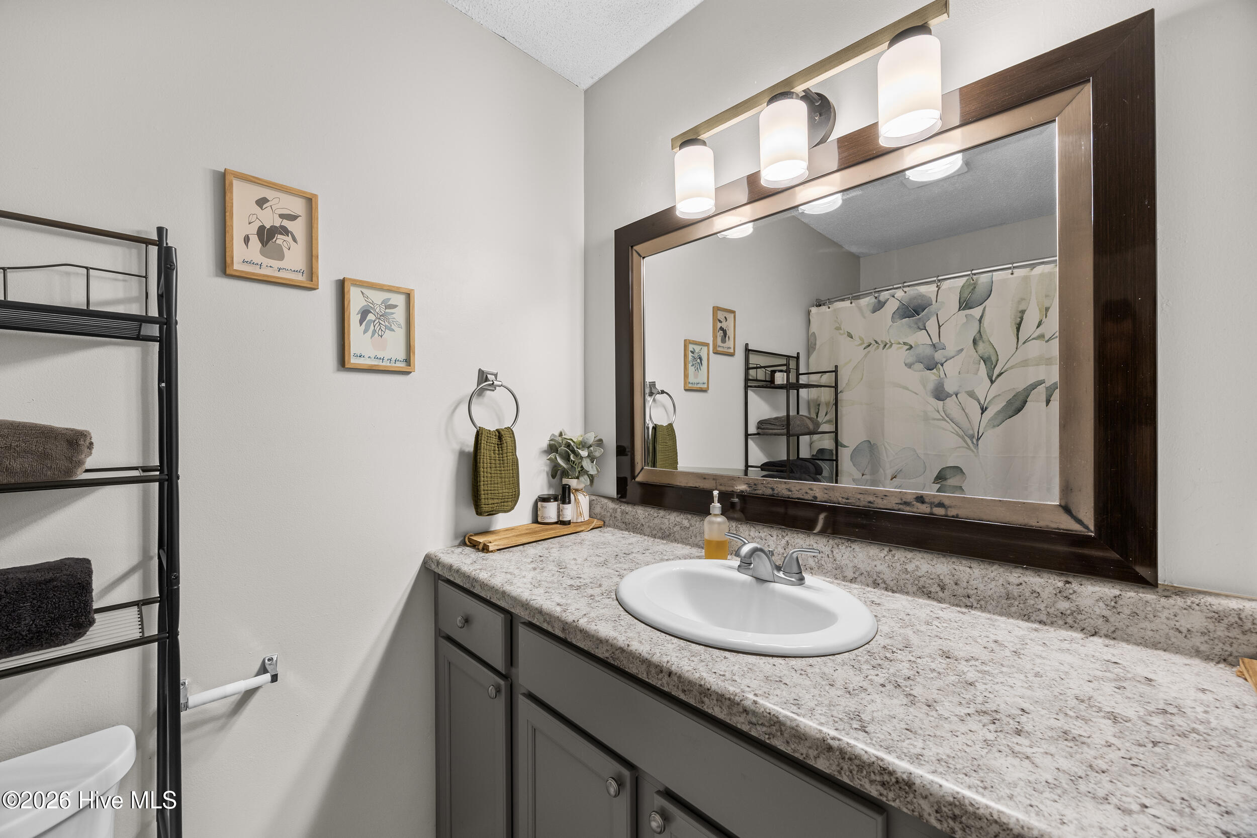 100566021 | Photo 16