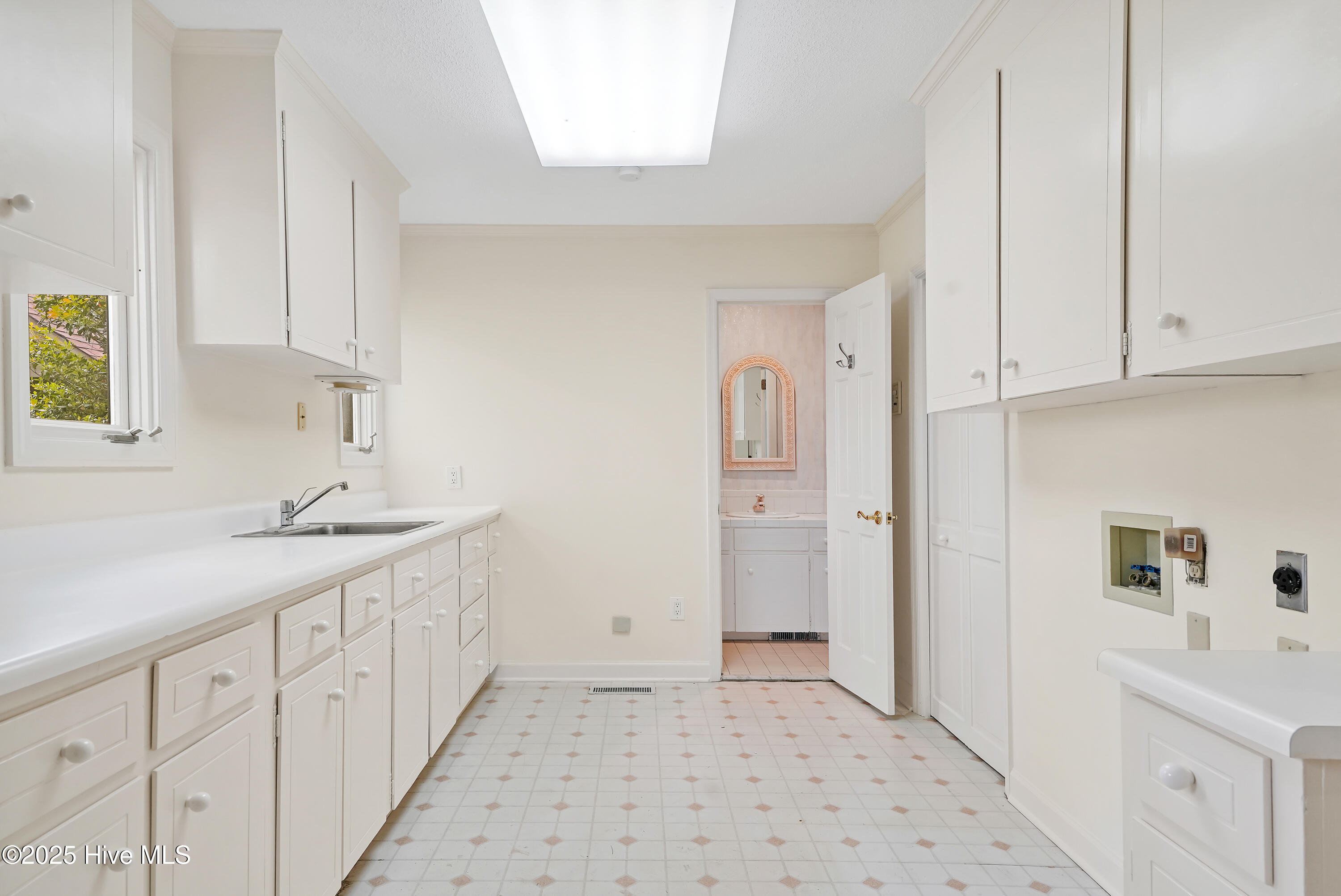 906RobertELeeDrive-22