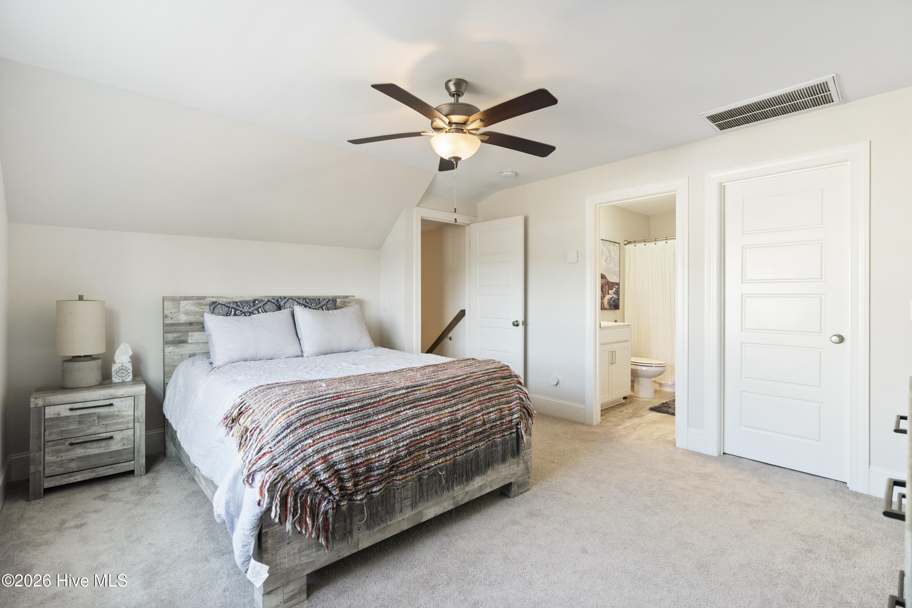 100552467 | Photo 41