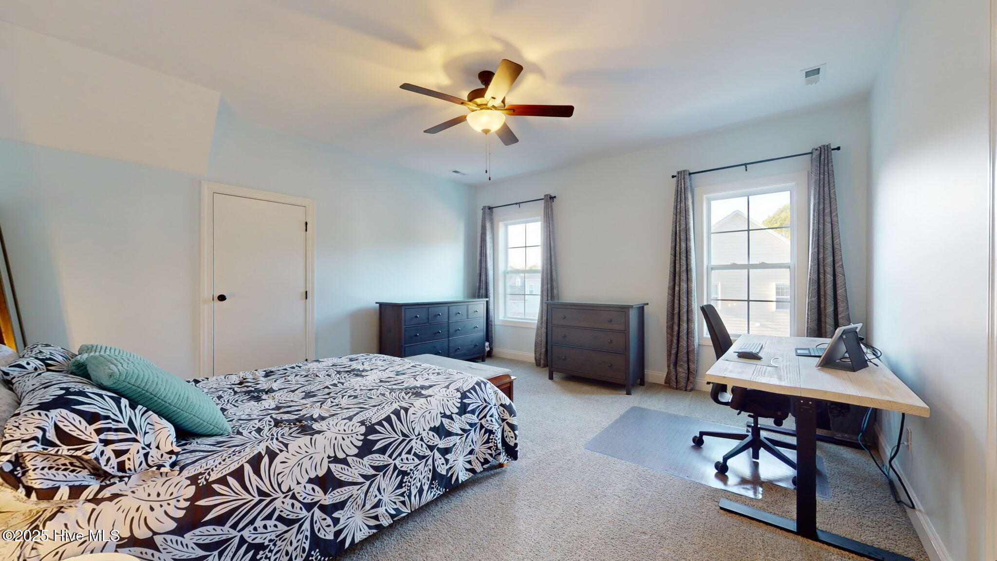 100518593 | Photo 51