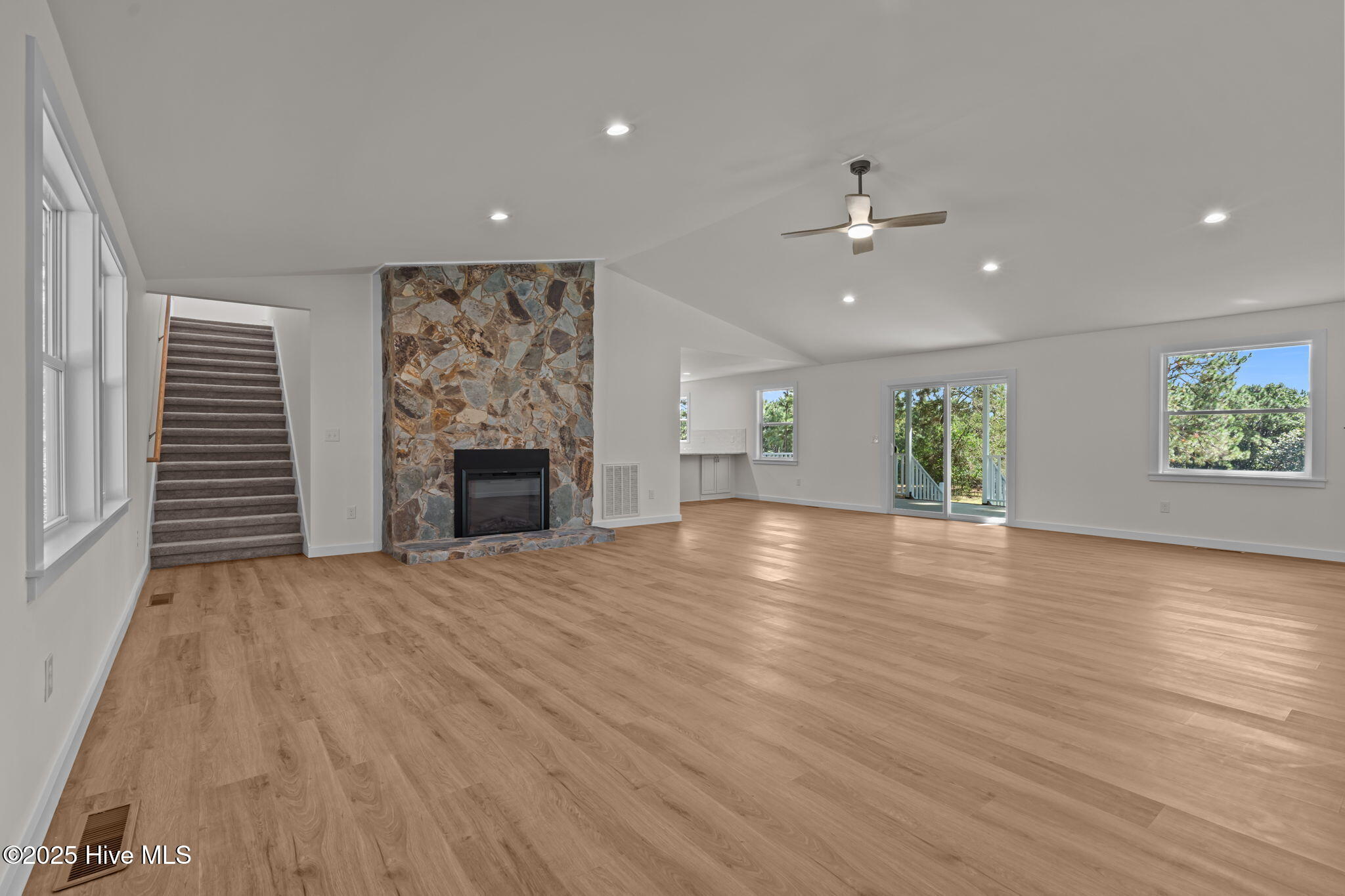 118 Devonshire Avenue E