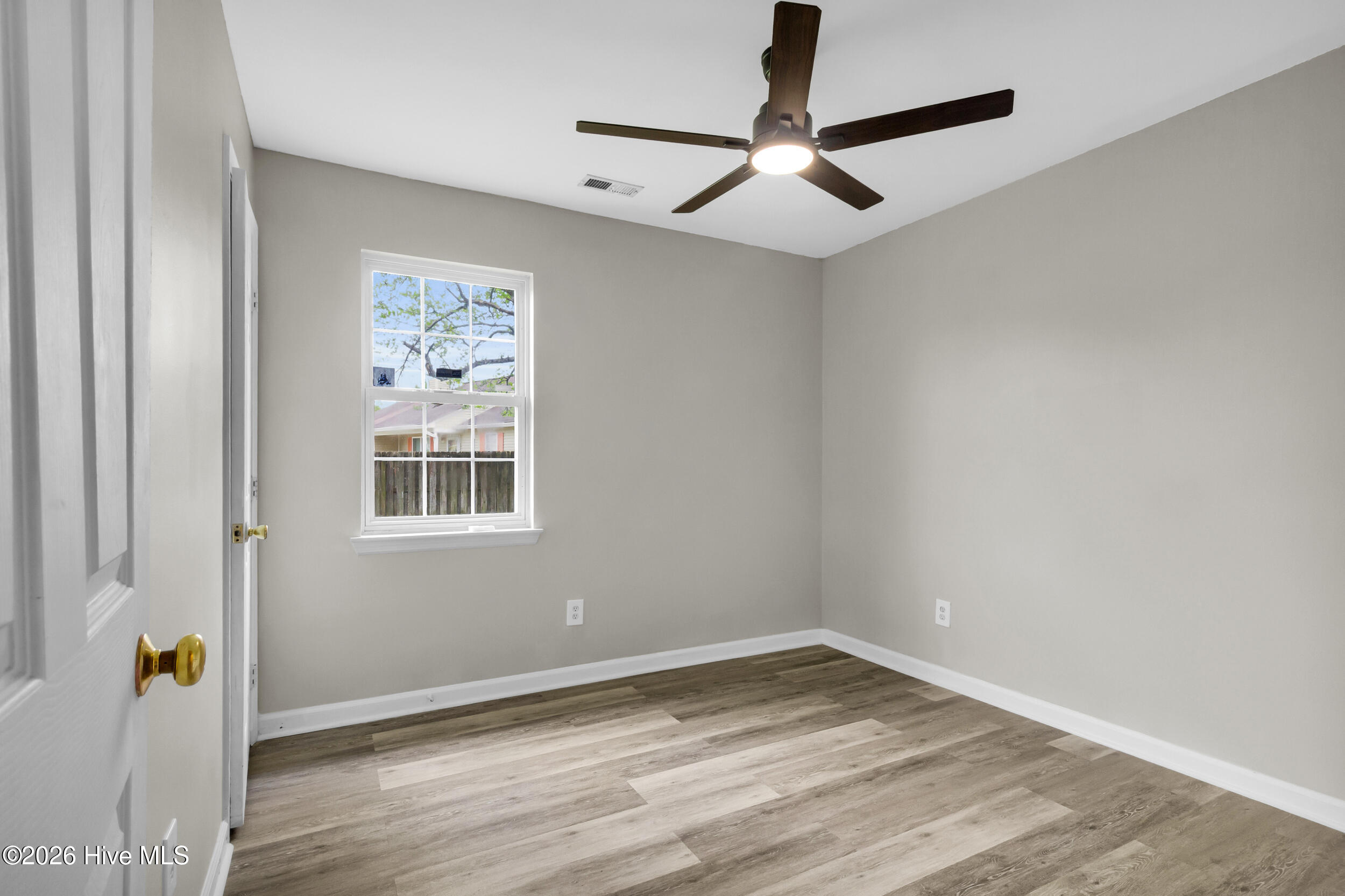 100565936 | Photo 14