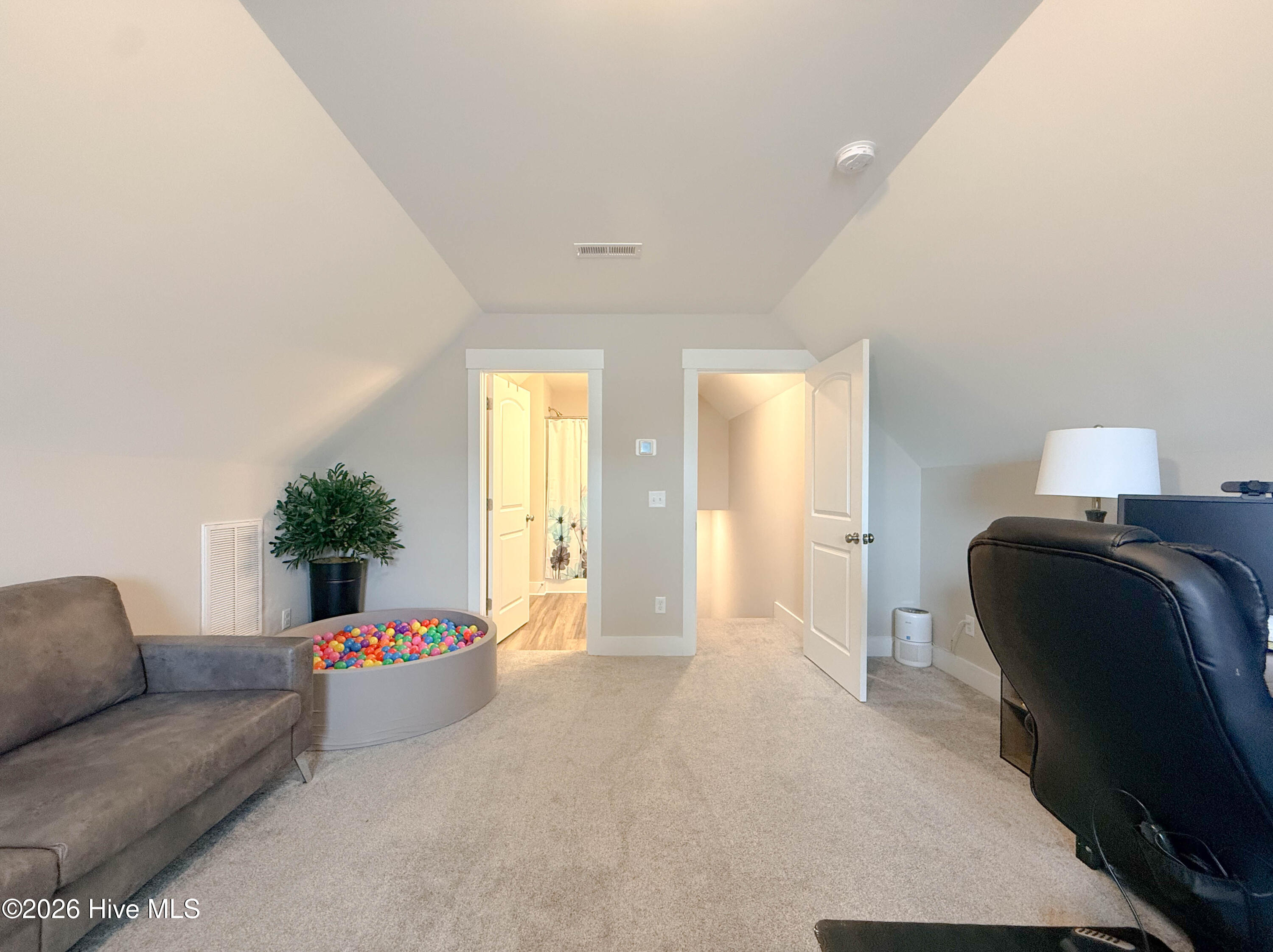 100560693 | Photo 69