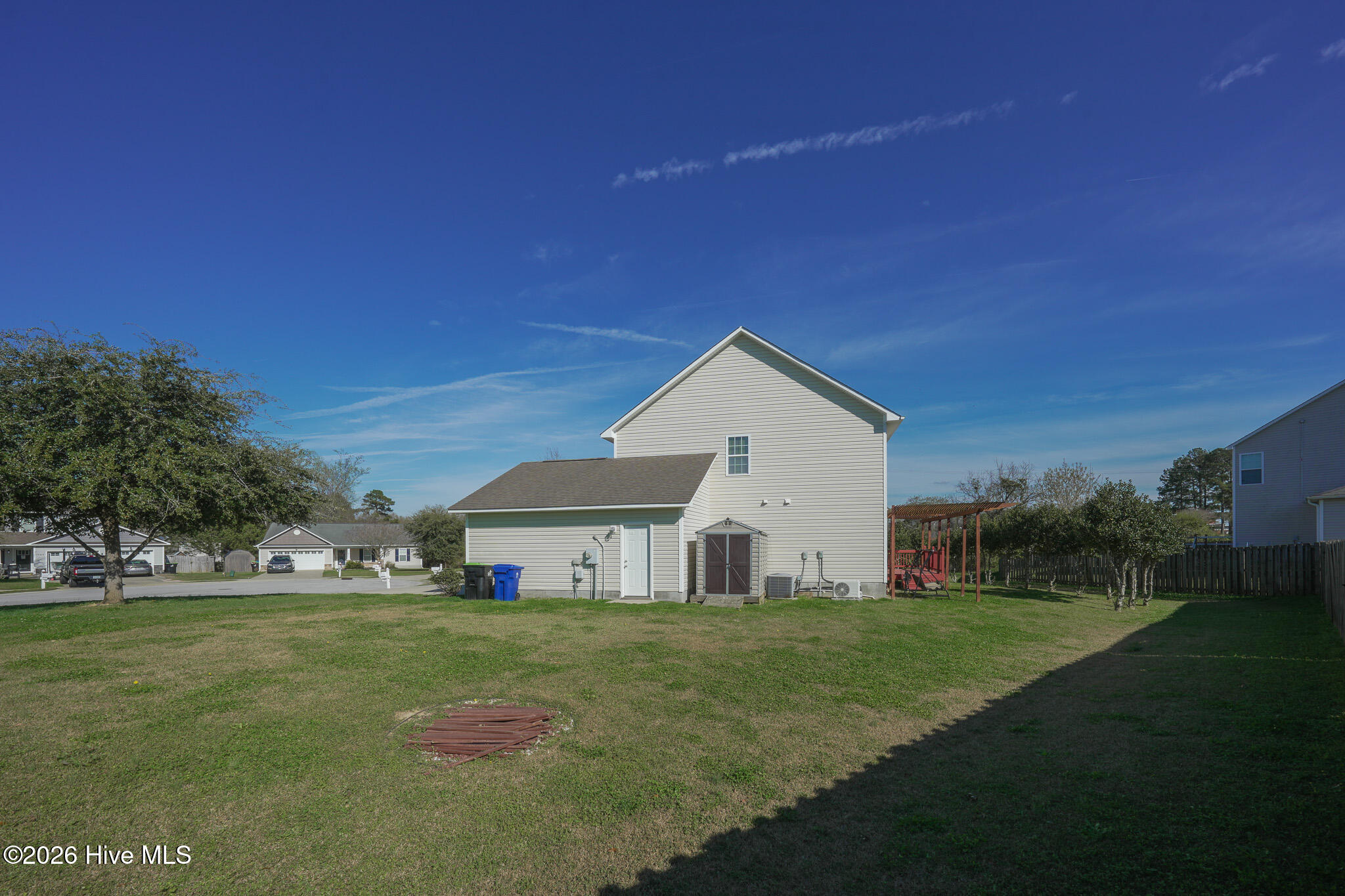 100561361 | Photo 24