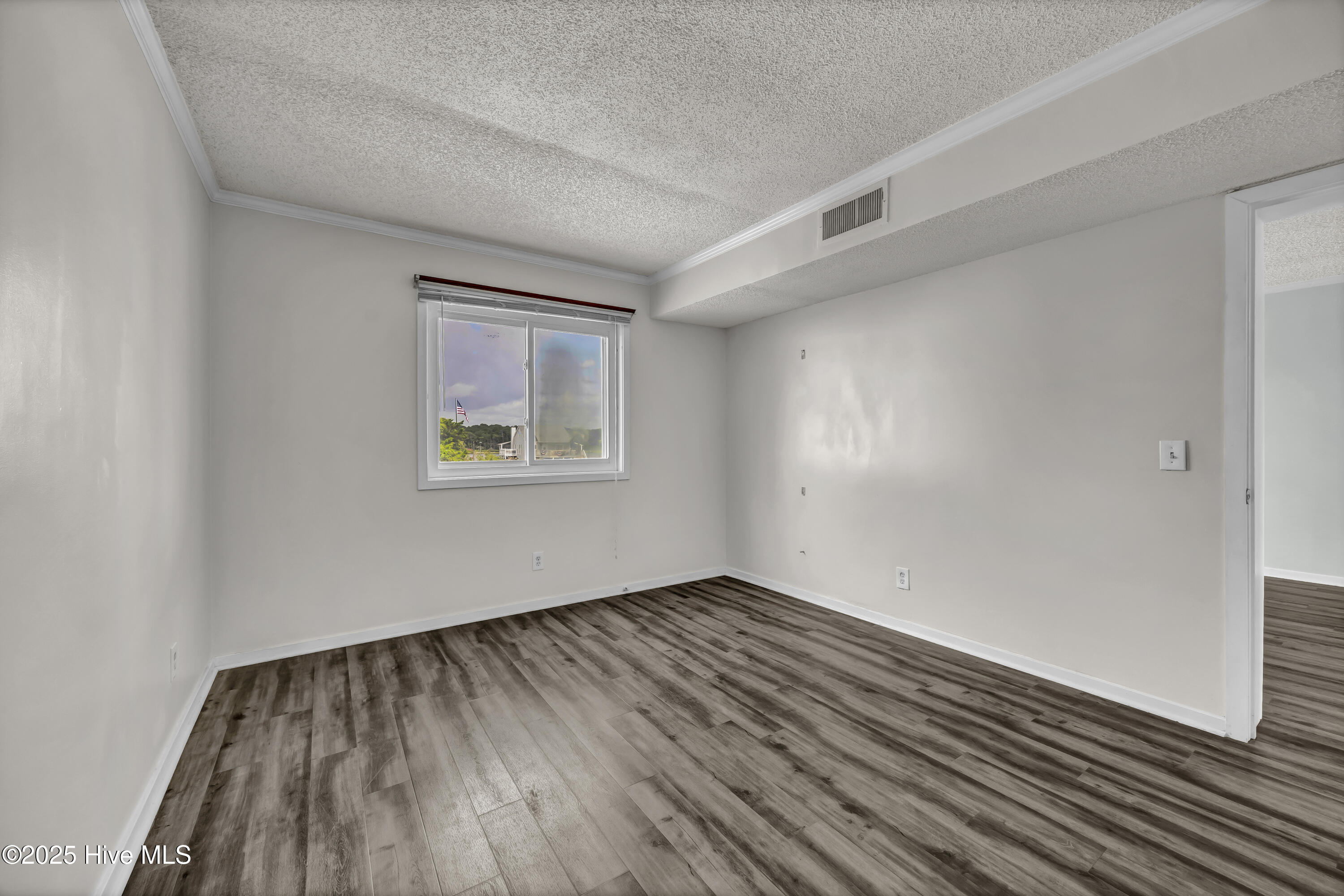 100516907 | Photo 21