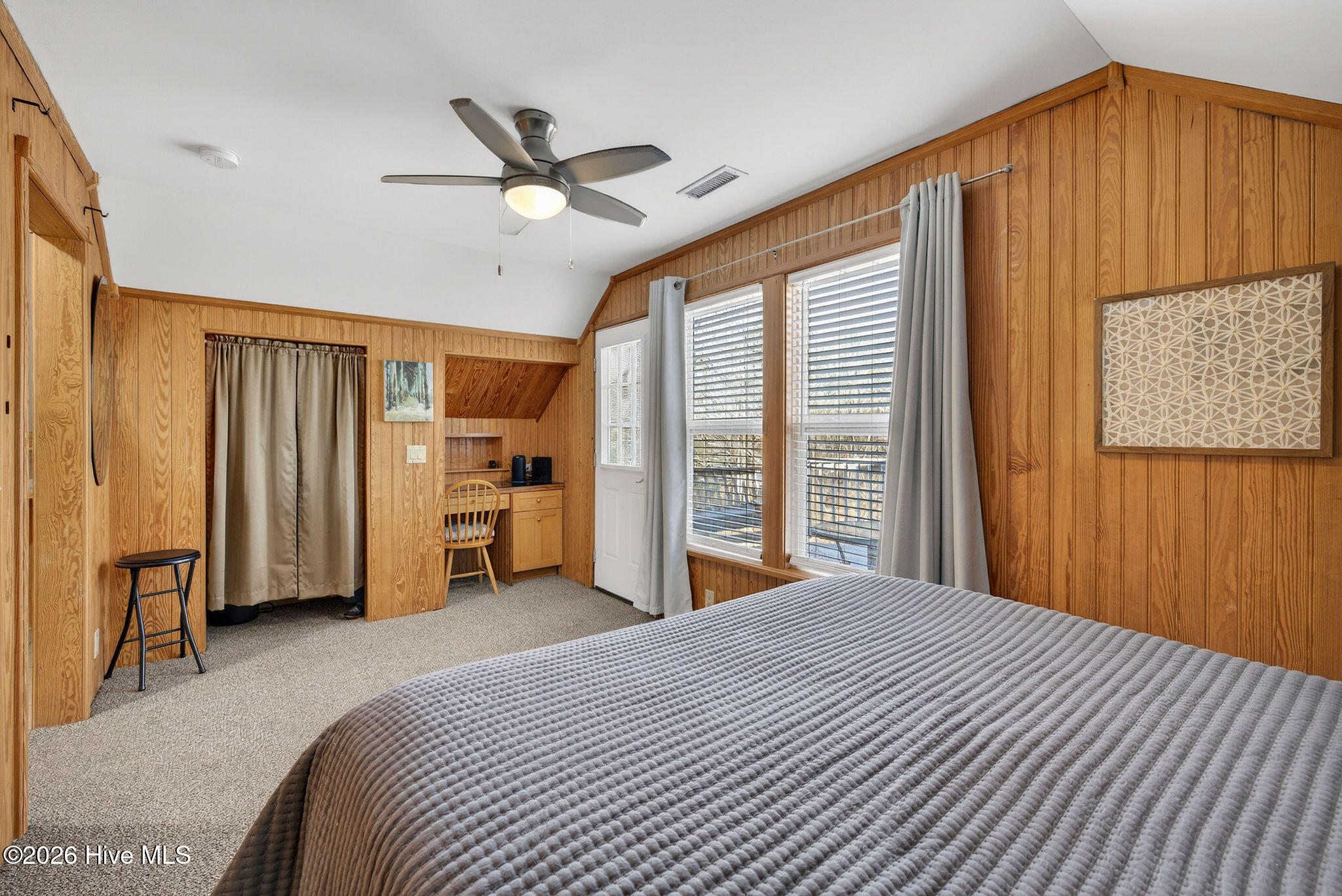 100542936 | Photo 71