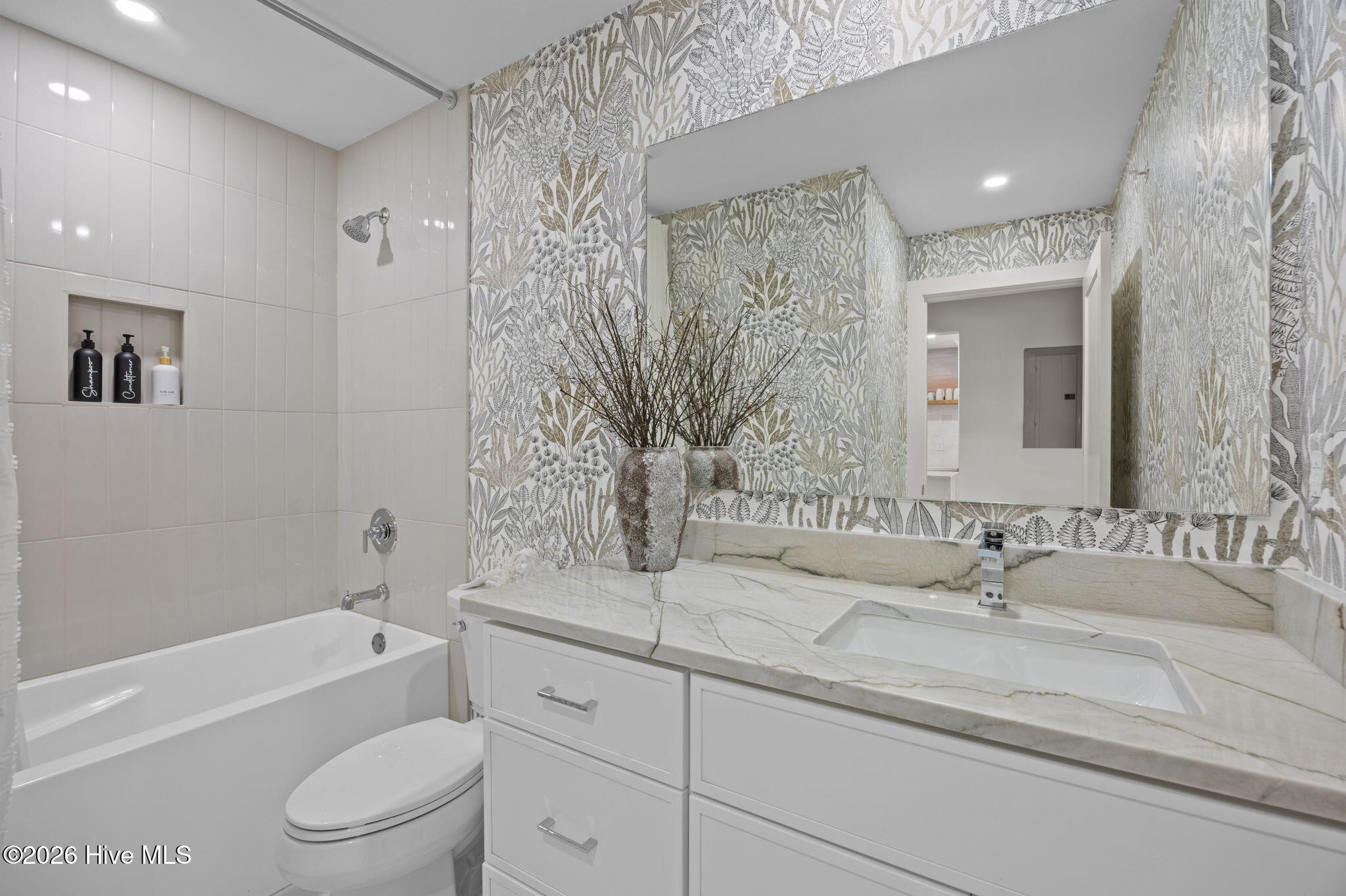 100566636 | Photo 21