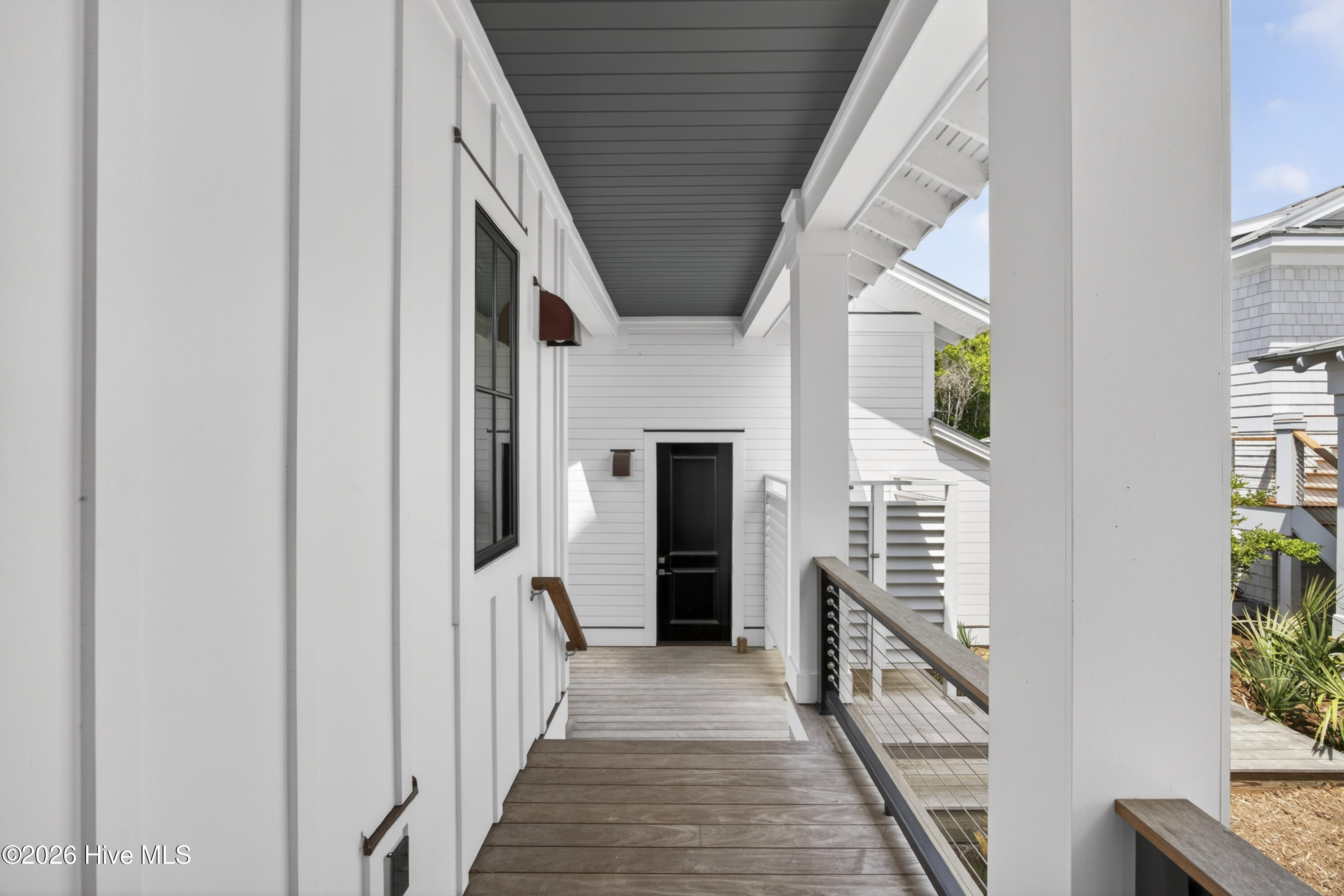 100566186 | Photo 63