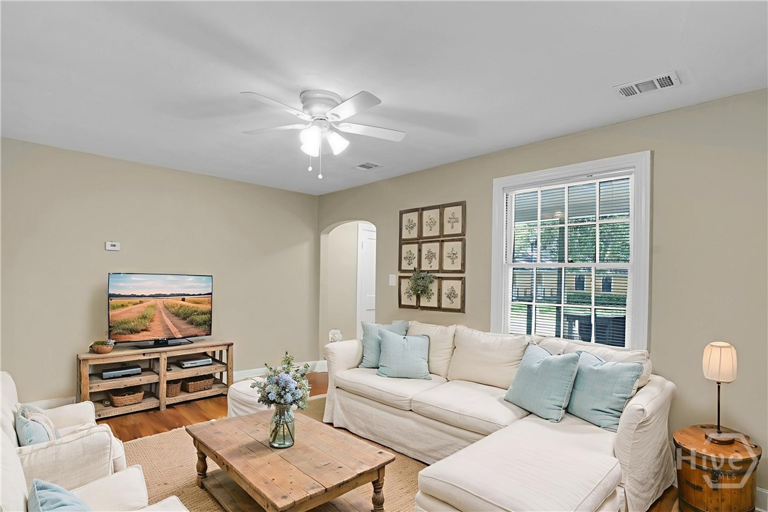 Virtural Staging/Living Room