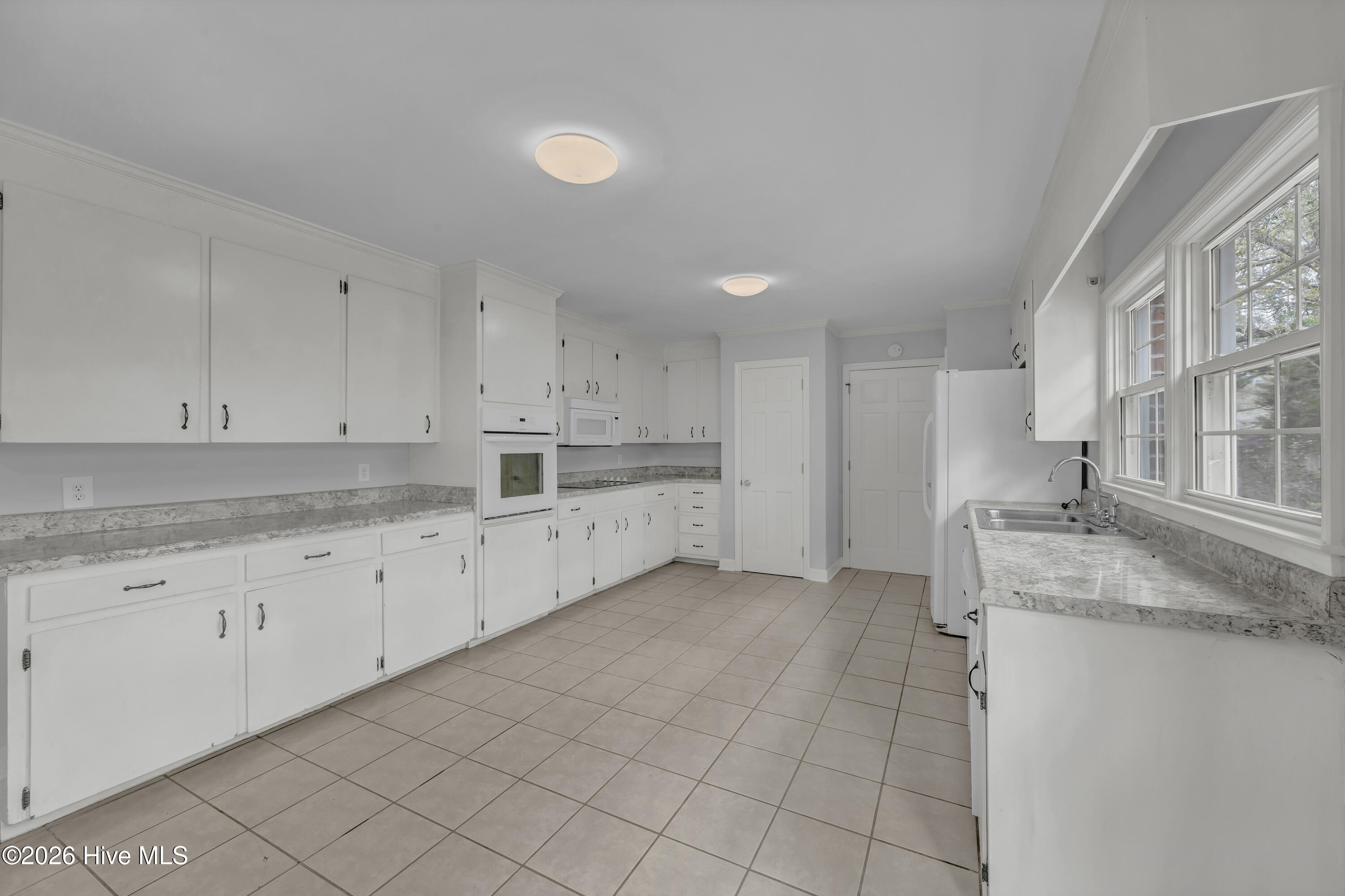 100563507 | Photo 30