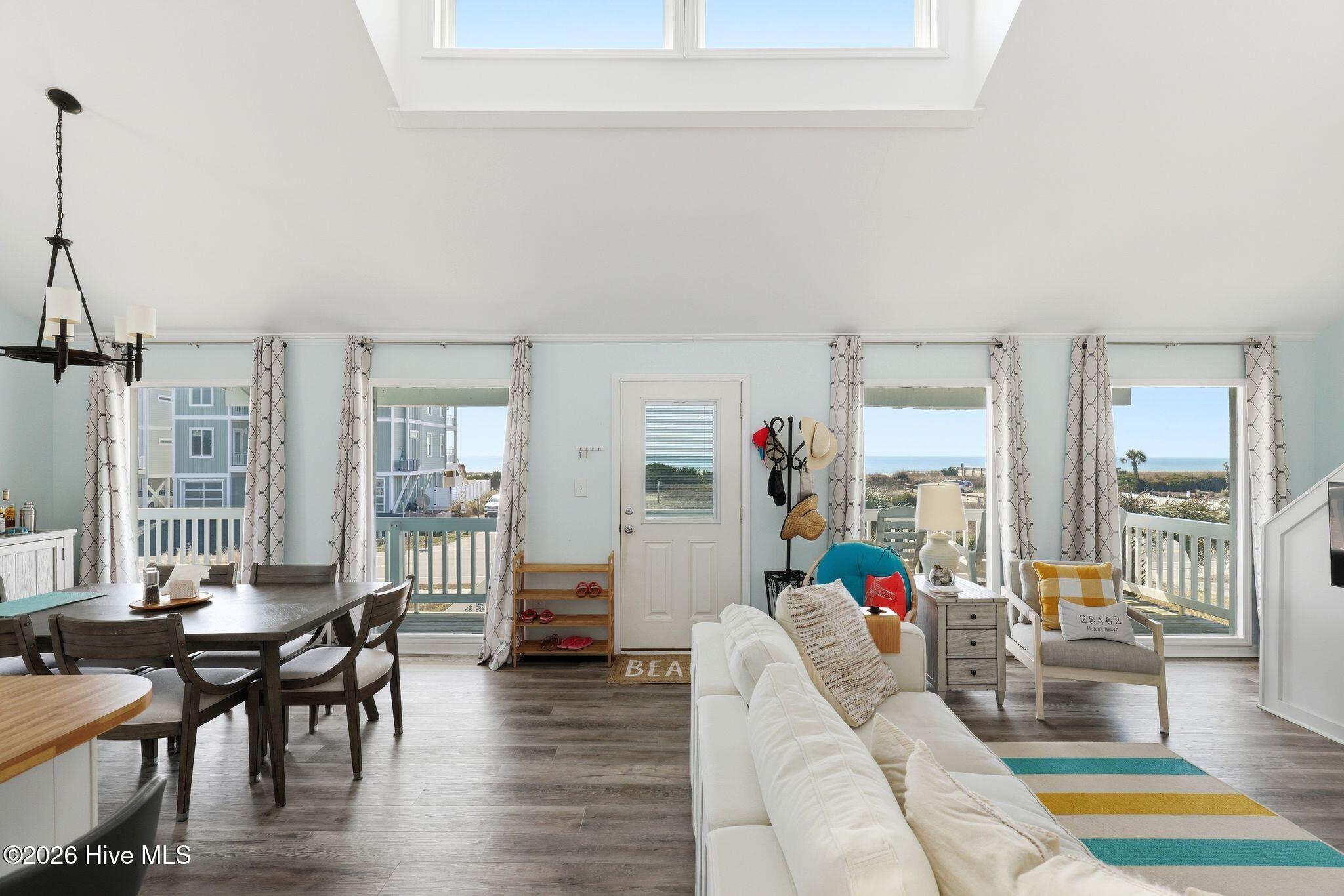 100558178 | Photo 15