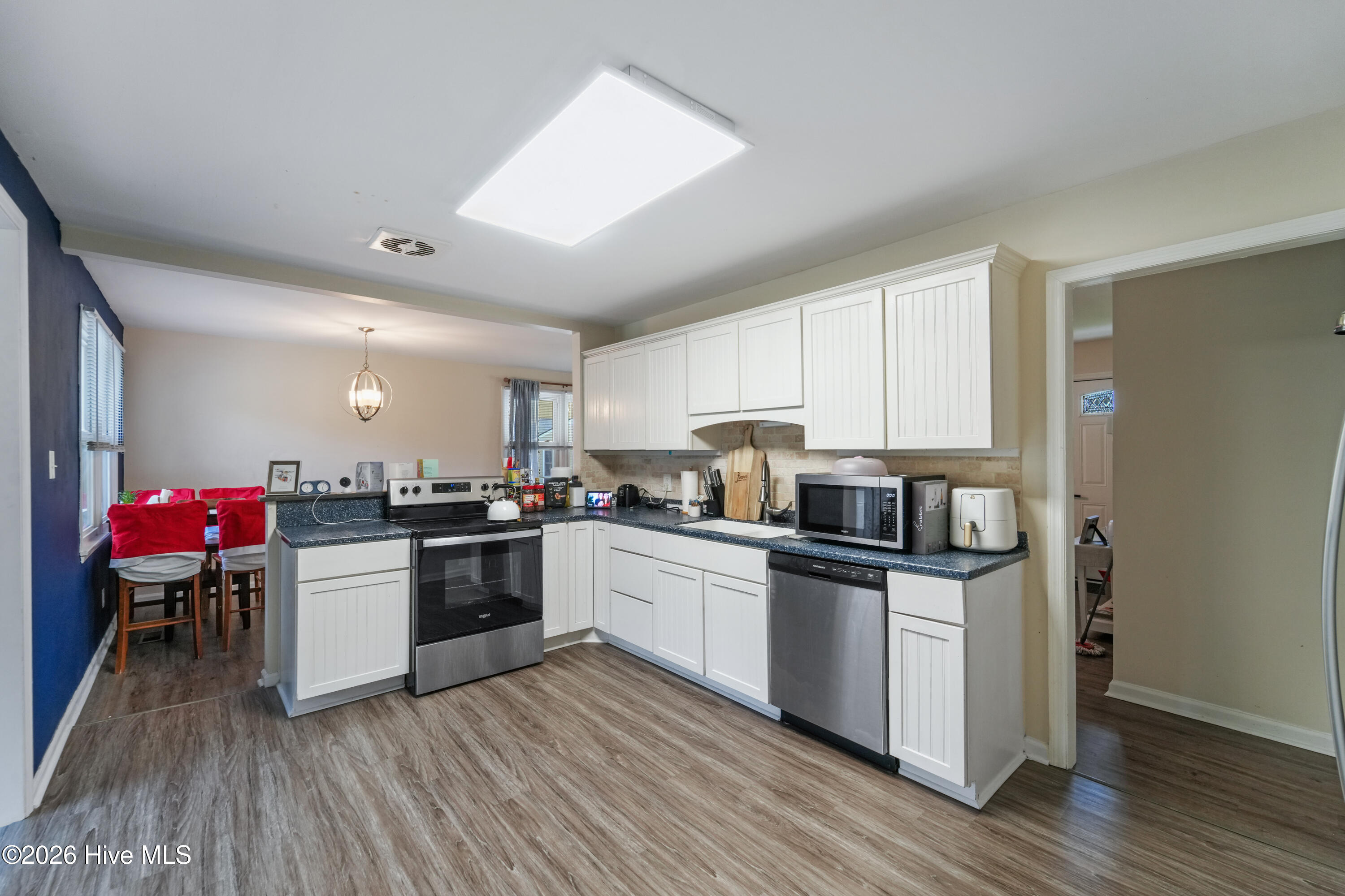 100561958 | Photo 14