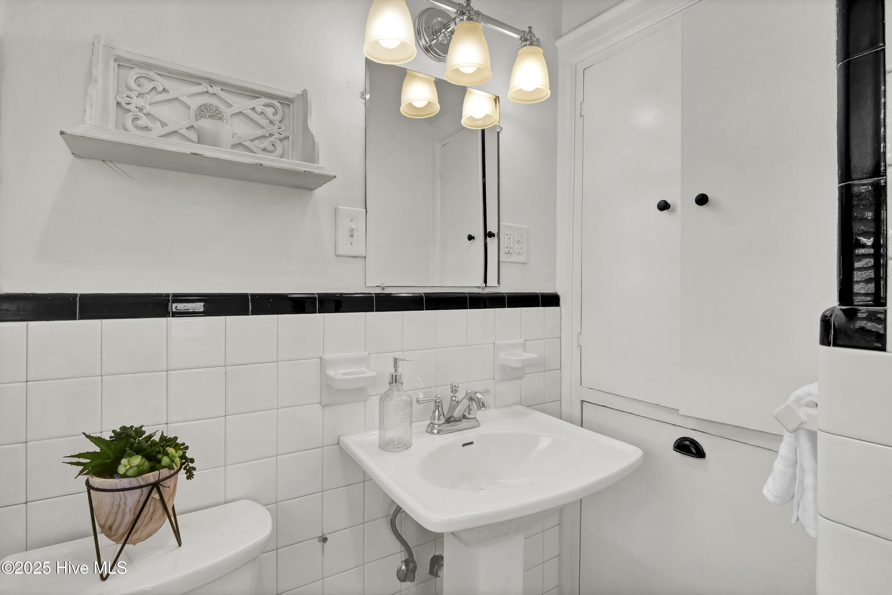 100564698 | Photo 29